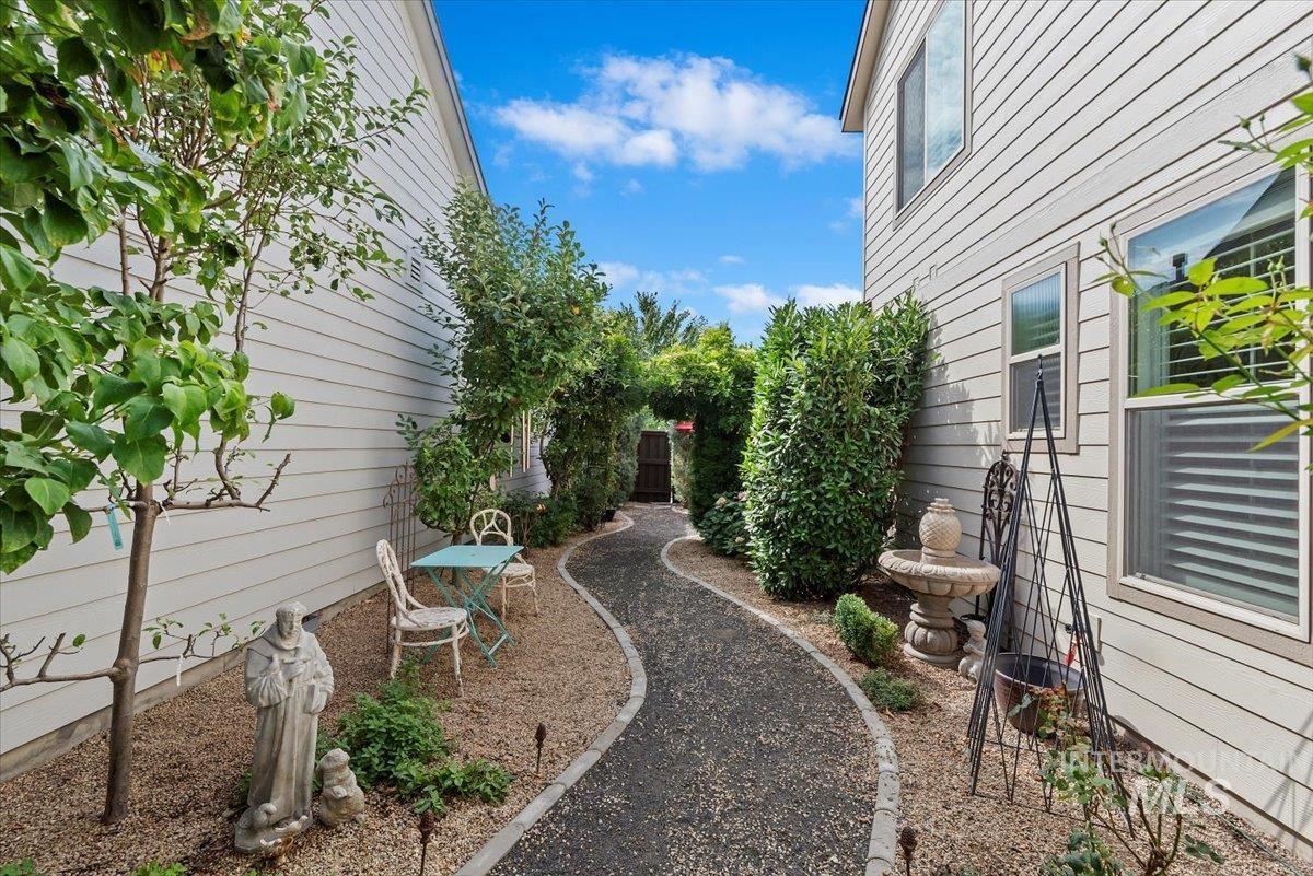 3891 W Farm View Dr, Boise, Idaho 83714, 3 Bedrooms, 2.5 Bathrooms, Residential For Sale, Price $795,000, 98961829