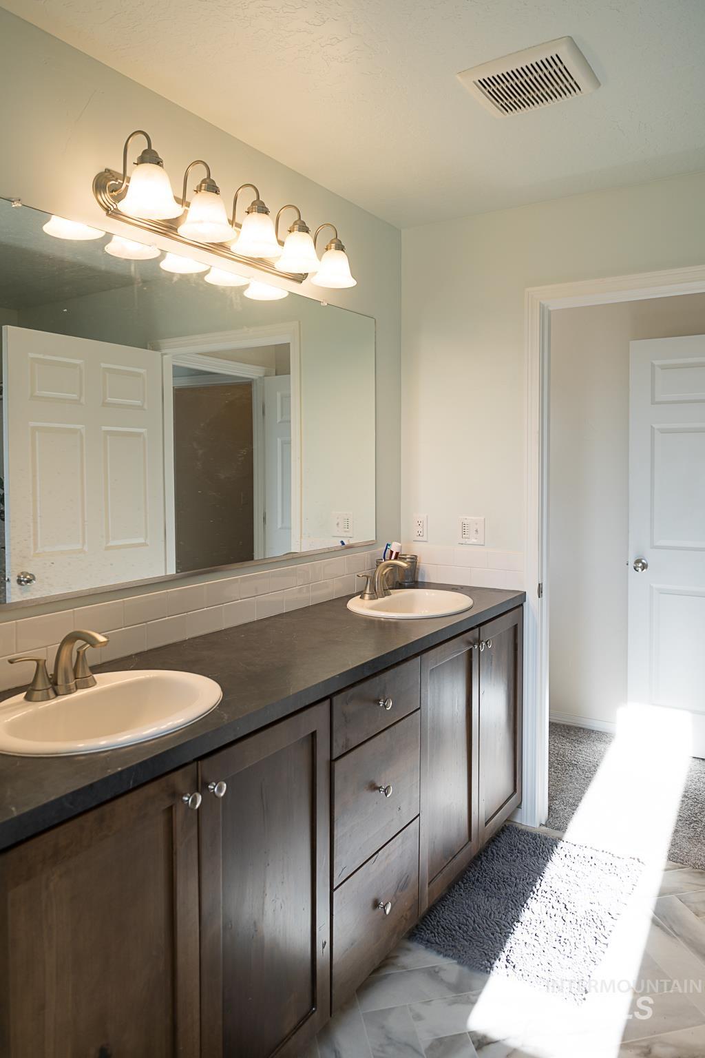 456 Thayer Drive, Ontario, Oregon 97914-0000, 3 Bedrooms, 2.5 Bathrooms, Residential For Sale, Price $605,000, 98961837