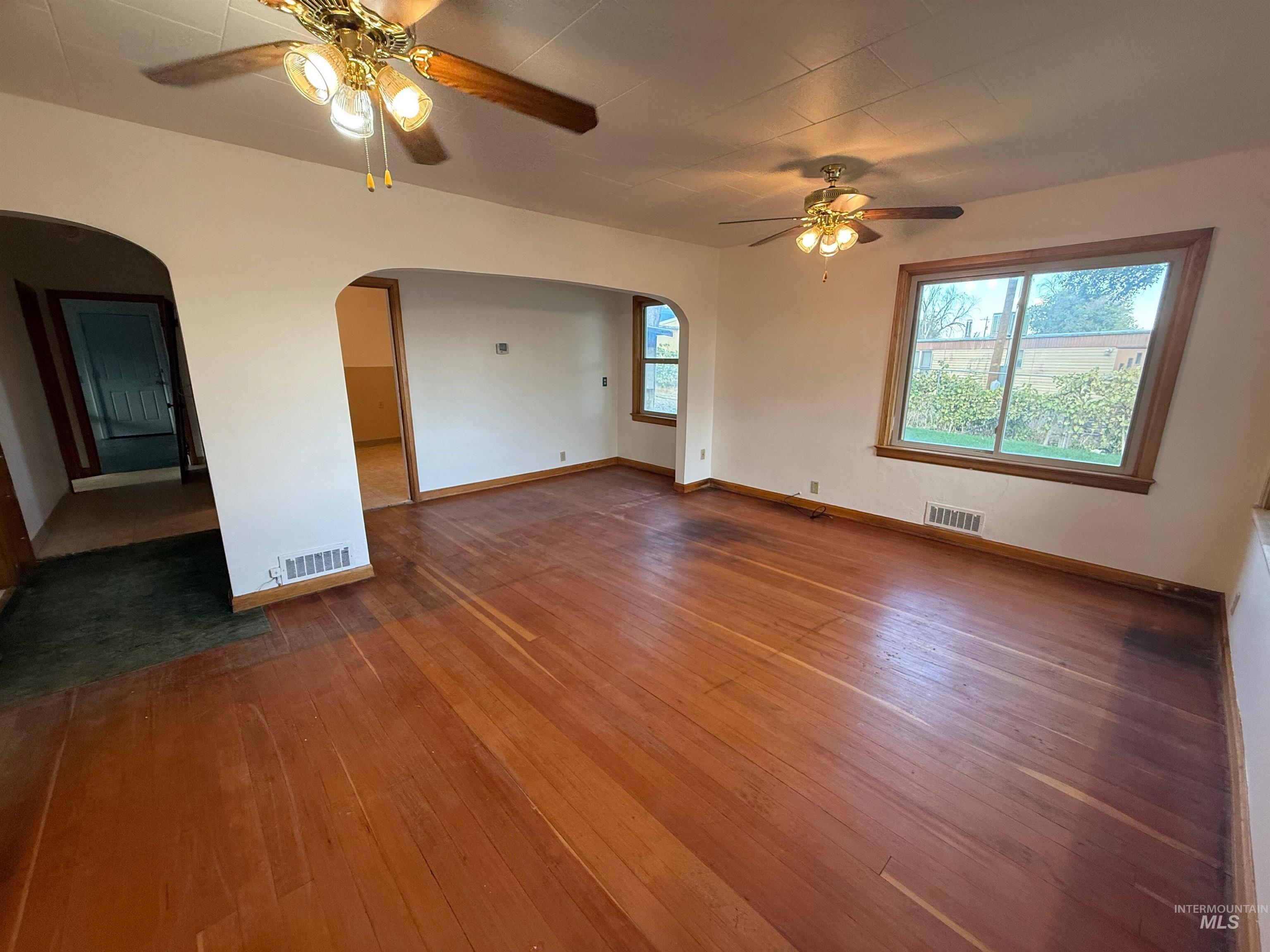 444 E 4th Ave, Glenns Ferry, Idaho 83623, 5 Bedrooms, 2 Bathrooms, Residential For Sale, Price $249,900,MLS 98961845