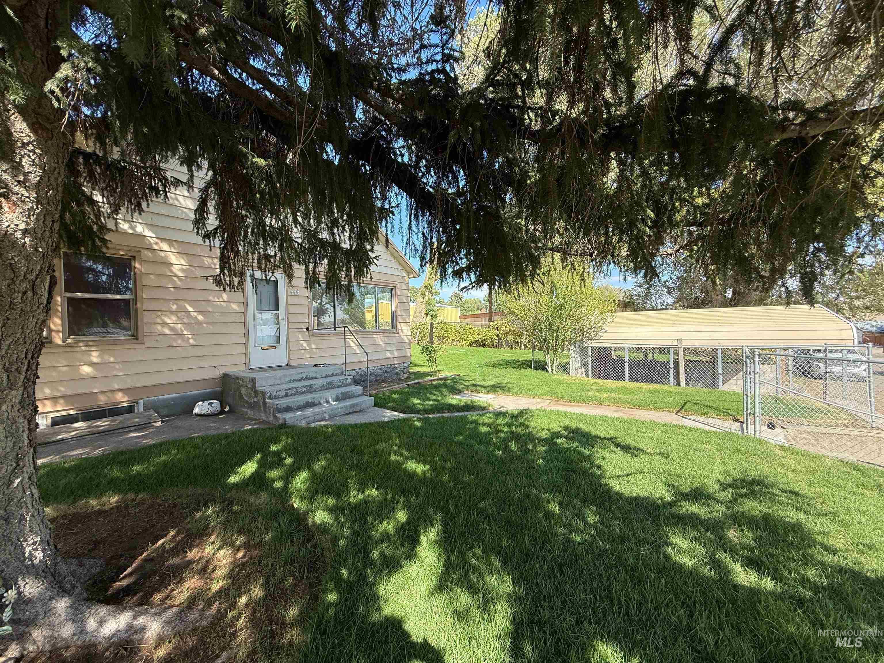 444 E 4th Ave, Glenns Ferry, Idaho 83623, 5 Bedrooms, 2 Bathrooms, Residential For Sale, Price $249,900,MLS 98961845