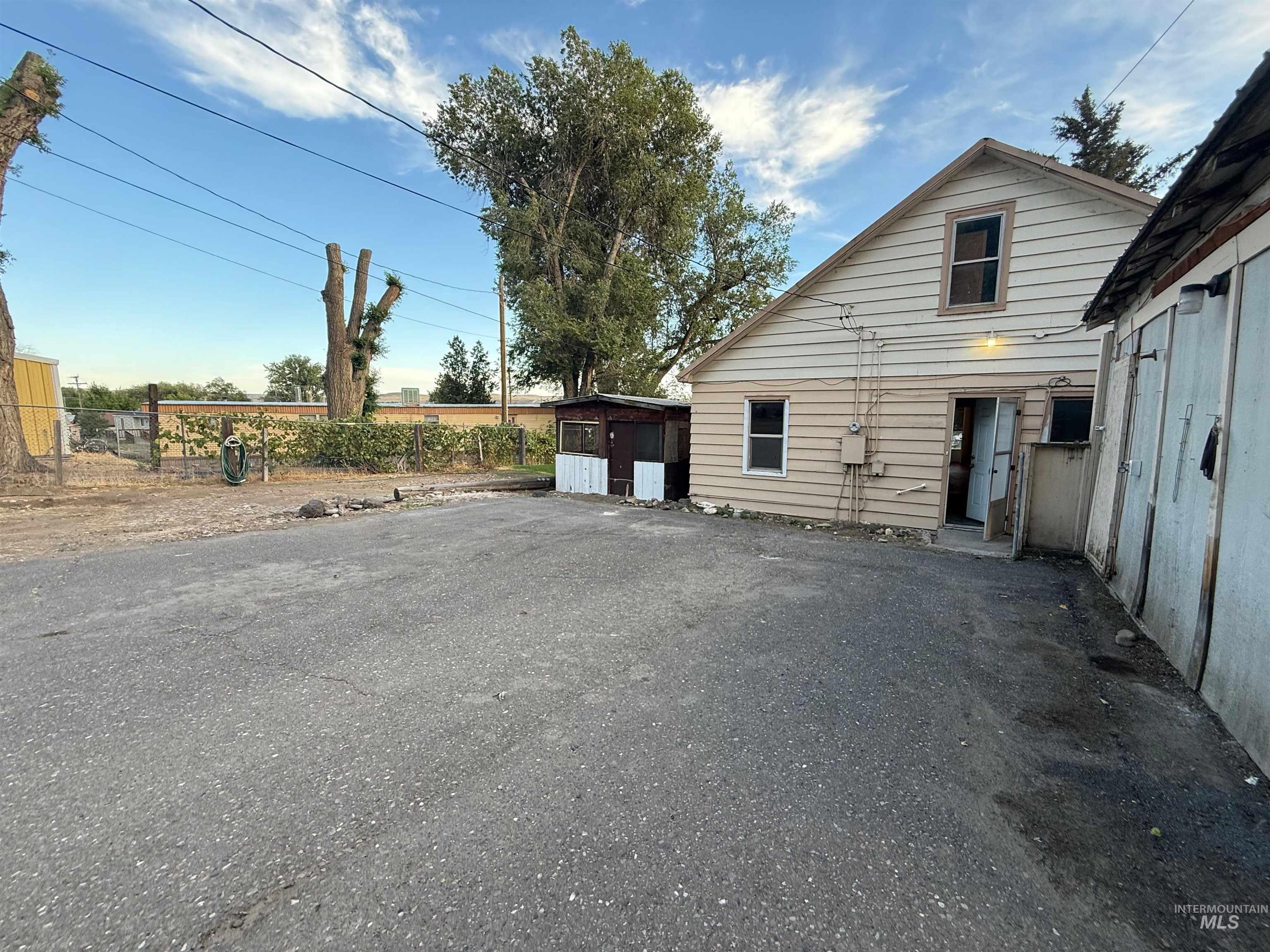 444 E 4th Ave, Glenns Ferry, Idaho 83623, 5 Bedrooms, 2 Bathrooms, Residential For Sale, Price $249,900,MLS 98961845