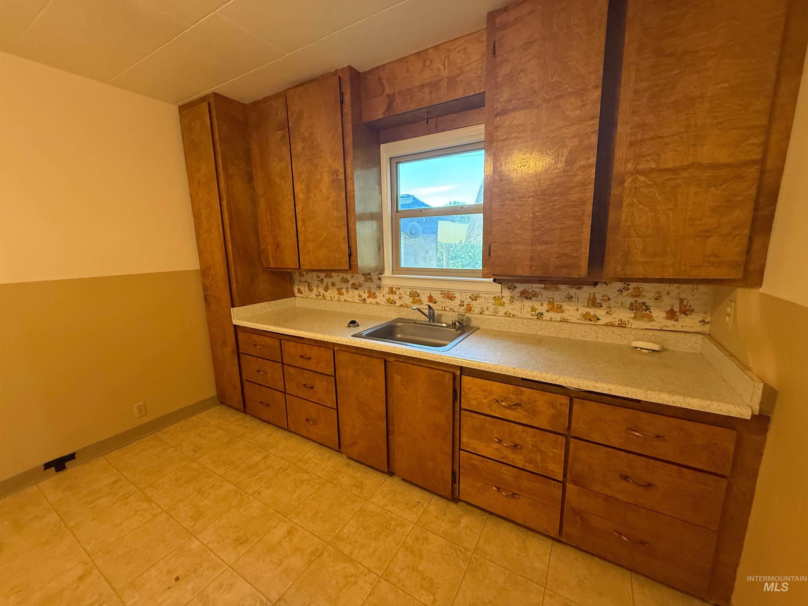 444 E 4th Ave, Glenns Ferry, Idaho 83623, 5 Bedrooms, 2 Bathrooms, Residential For Sale, Price $249,900,MLS 98961845