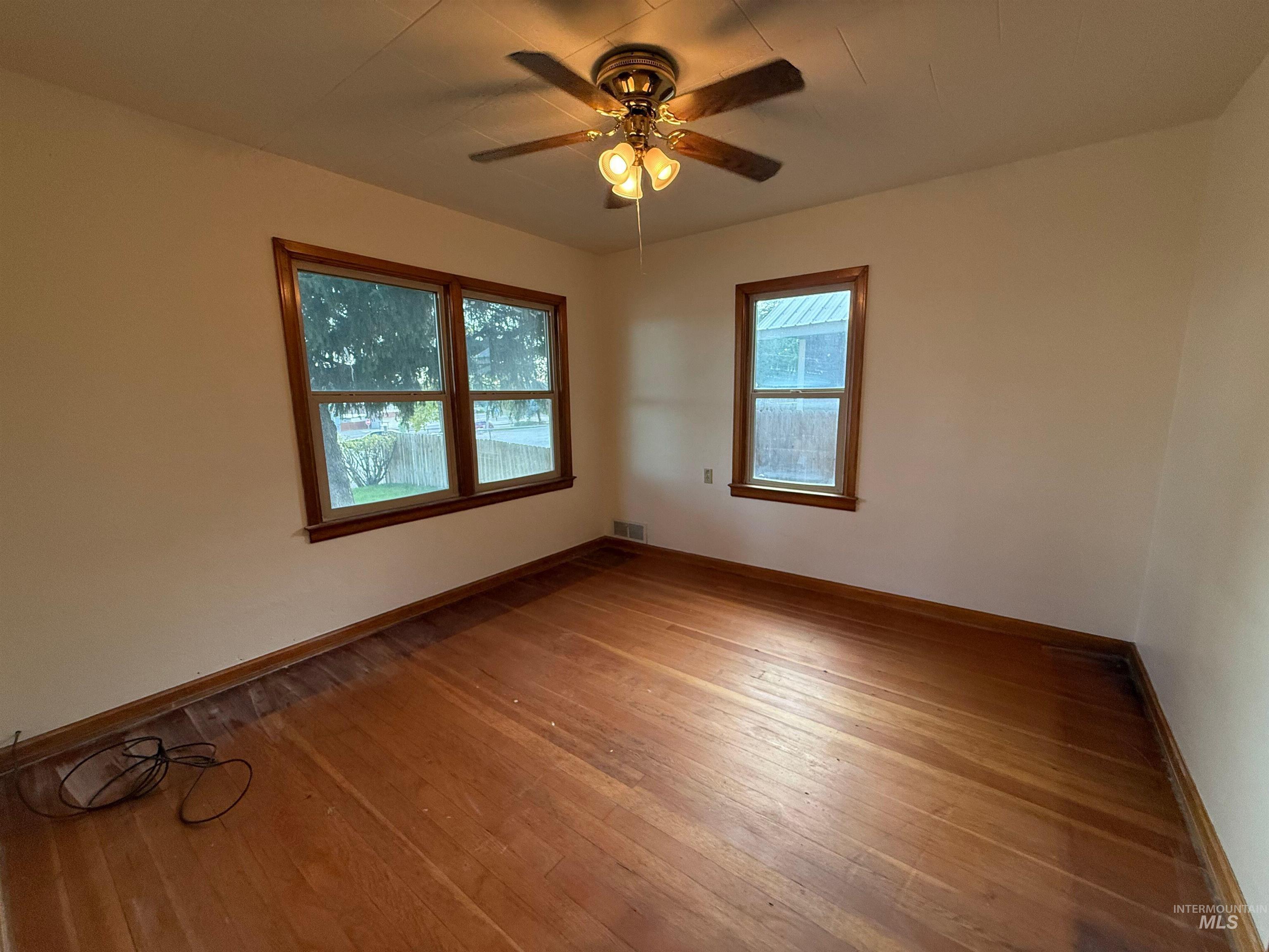 444 E 4th Ave, Glenns Ferry, Idaho 83623, 5 Bedrooms, 2 Bathrooms, Residential For Sale, Price $249,900,MLS 98961845