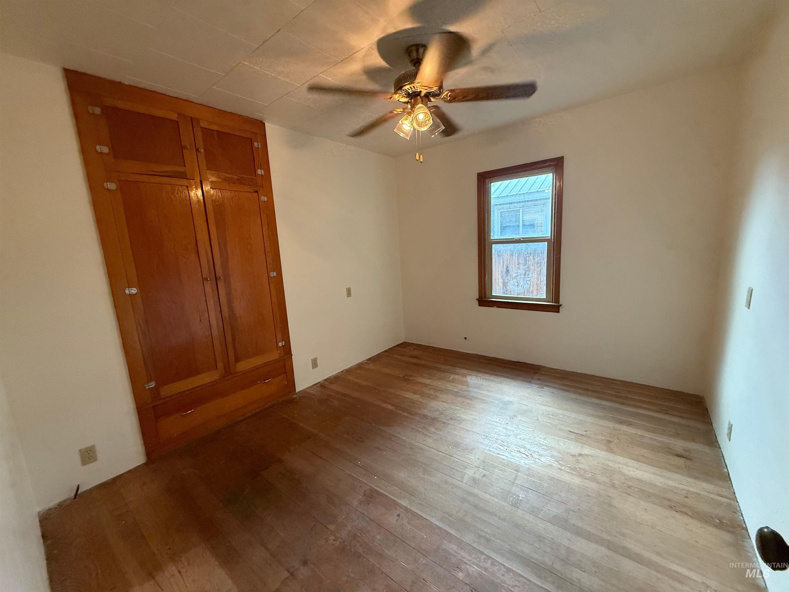 444 E 4th Ave, Glenns Ferry, Idaho 83623, 5 Bedrooms, 2 Bathrooms, Residential For Sale, Price $249,900,MLS 98961845