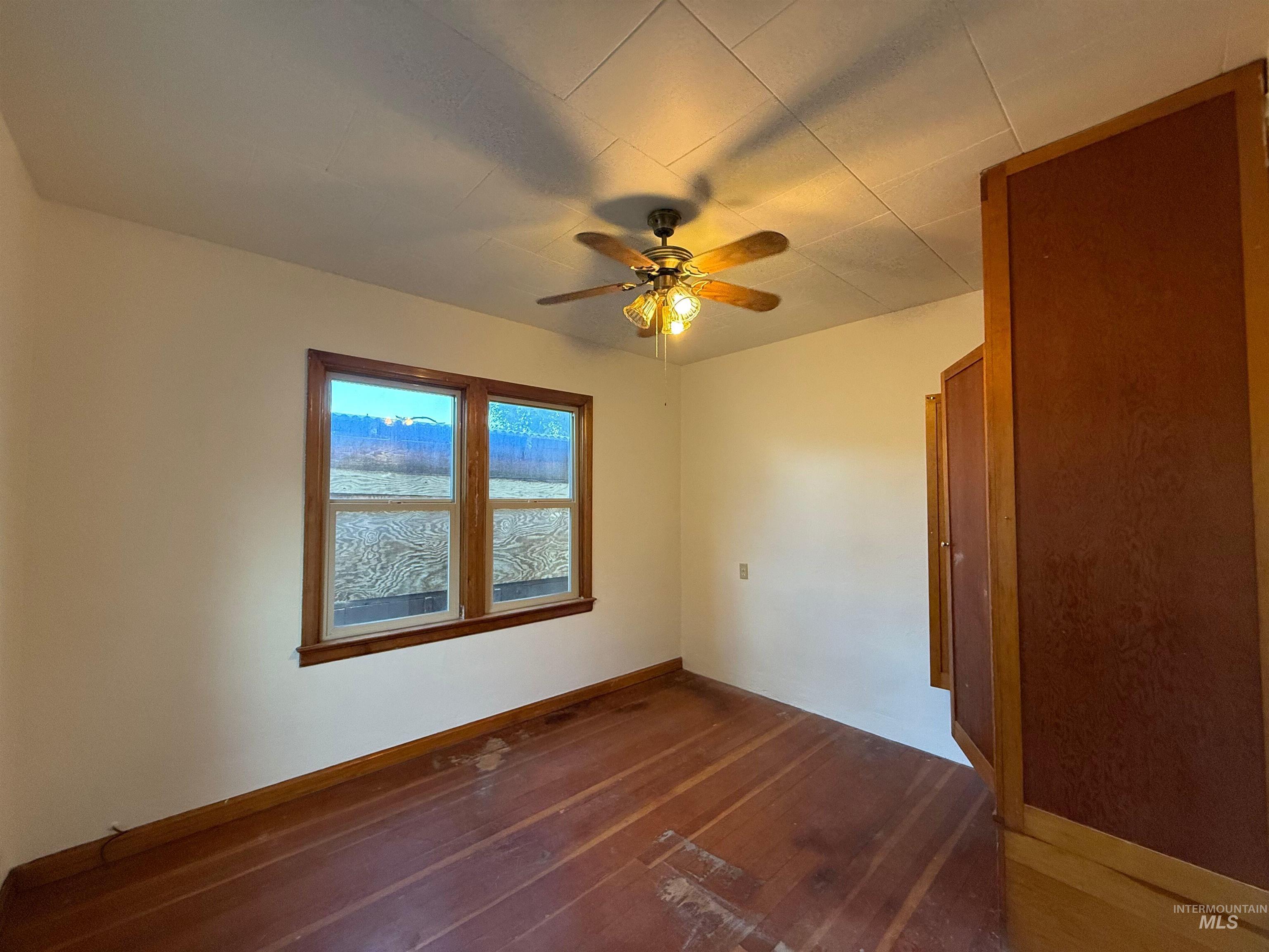 444 E 4th Ave, Glenns Ferry, Idaho 83623, 5 Bedrooms, 2 Bathrooms, Residential For Sale, Price $249,900,MLS 98961845