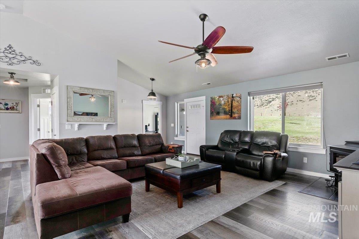 34 Deirdre Dr, Horseshoe Bend, Idaho 83629, 4 Bedrooms, 2.5 Bathrooms, Residential For Sale, Price $1,380,000,MLS 98961849