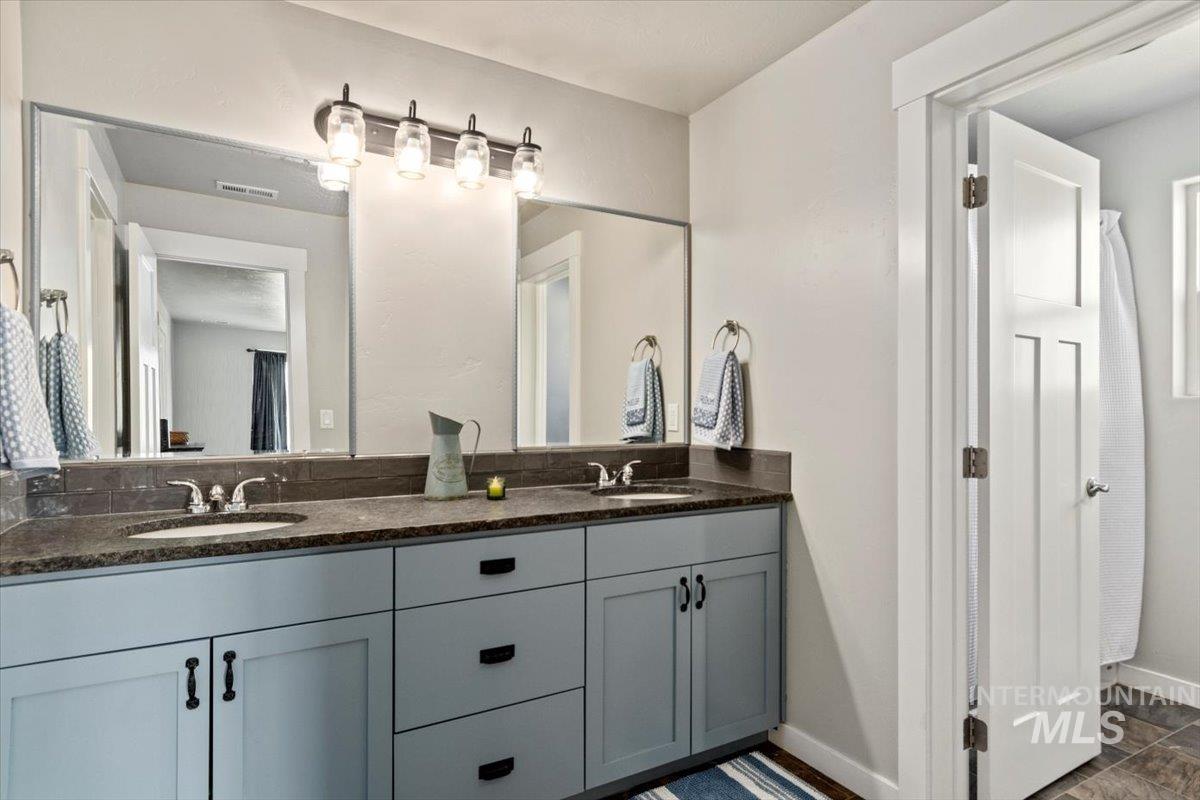 34 Deirdre Dr, Horseshoe Bend, Idaho 83629, 4 Bedrooms, 2.5 Bathrooms, Residential For Sale, Price $1,380,000,MLS 98961849