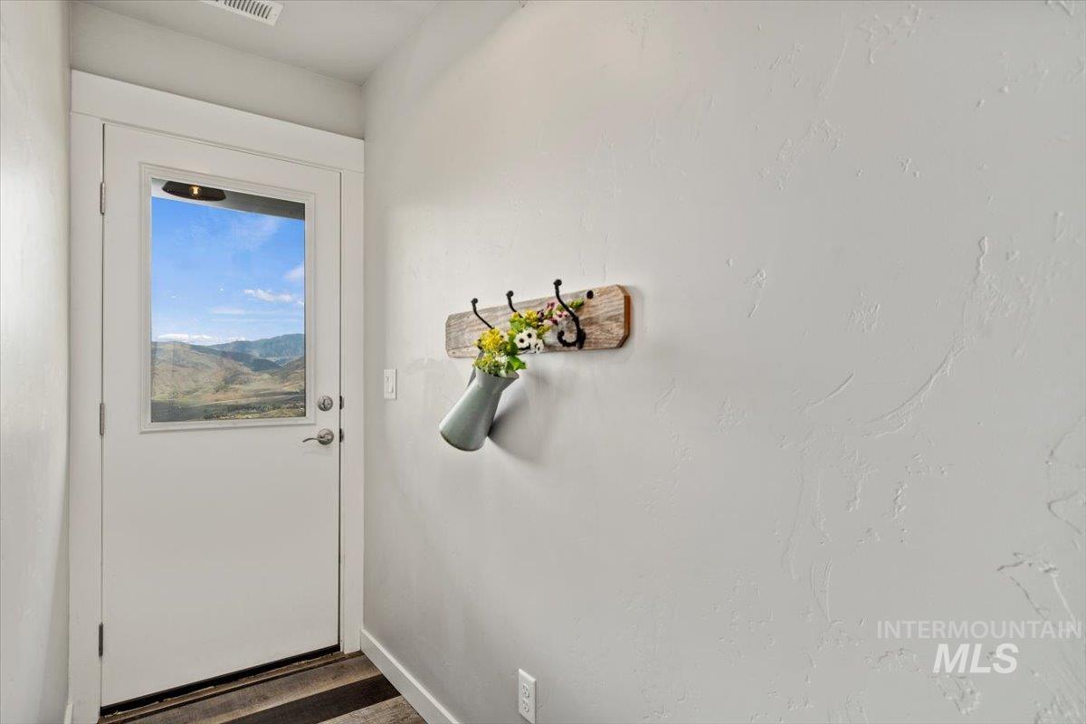 34 Deirdre Dr, Horseshoe Bend, Idaho 83629, 4 Bedrooms, 2.5 Bathrooms, Residential For Sale, Price $1,380,000,MLS 98961849