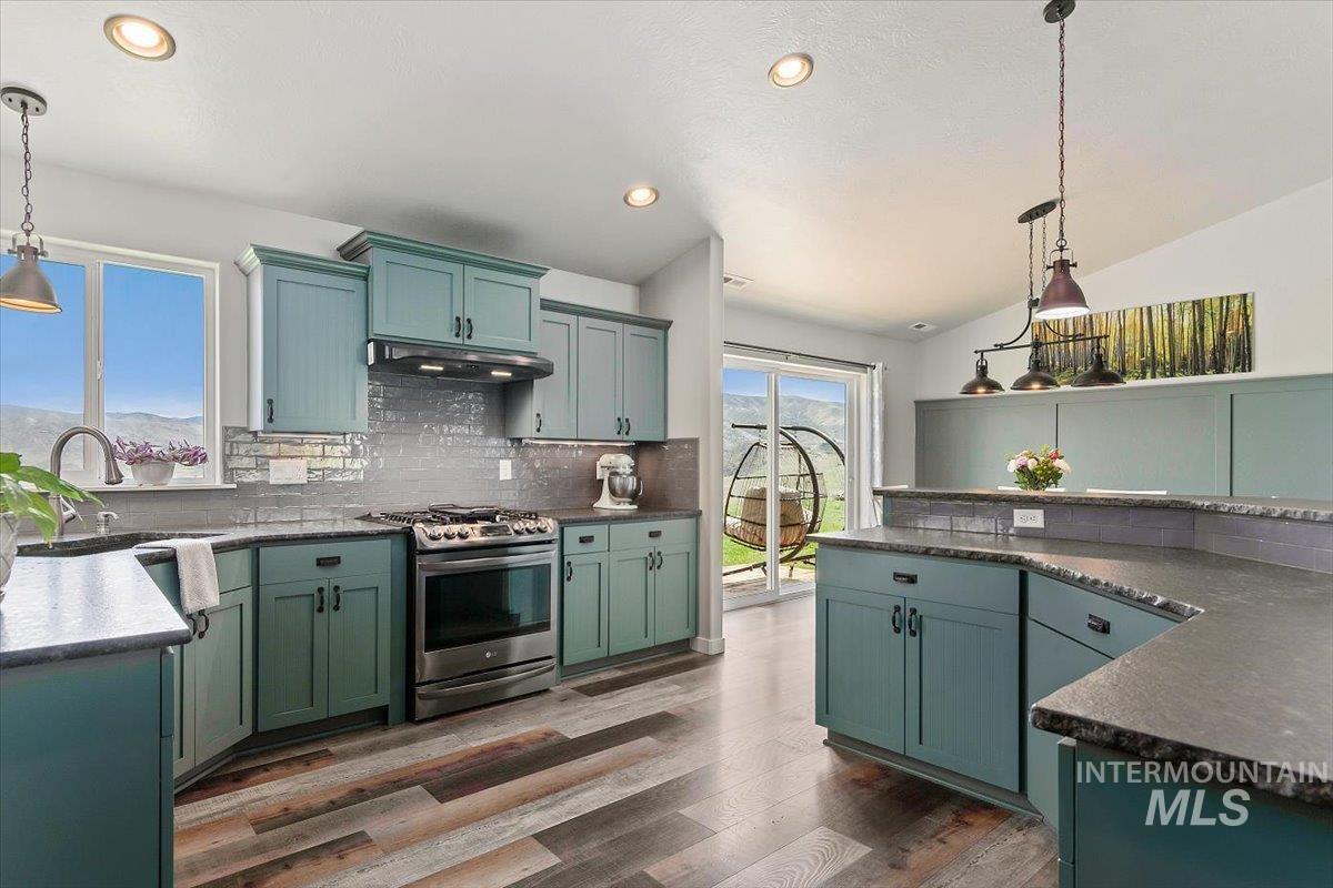 34 Deirdre Dr, Horseshoe Bend, Idaho 83629, 4 Bedrooms, 2.5 Bathrooms, Residential For Sale, Price $1,380,000,MLS 98961849