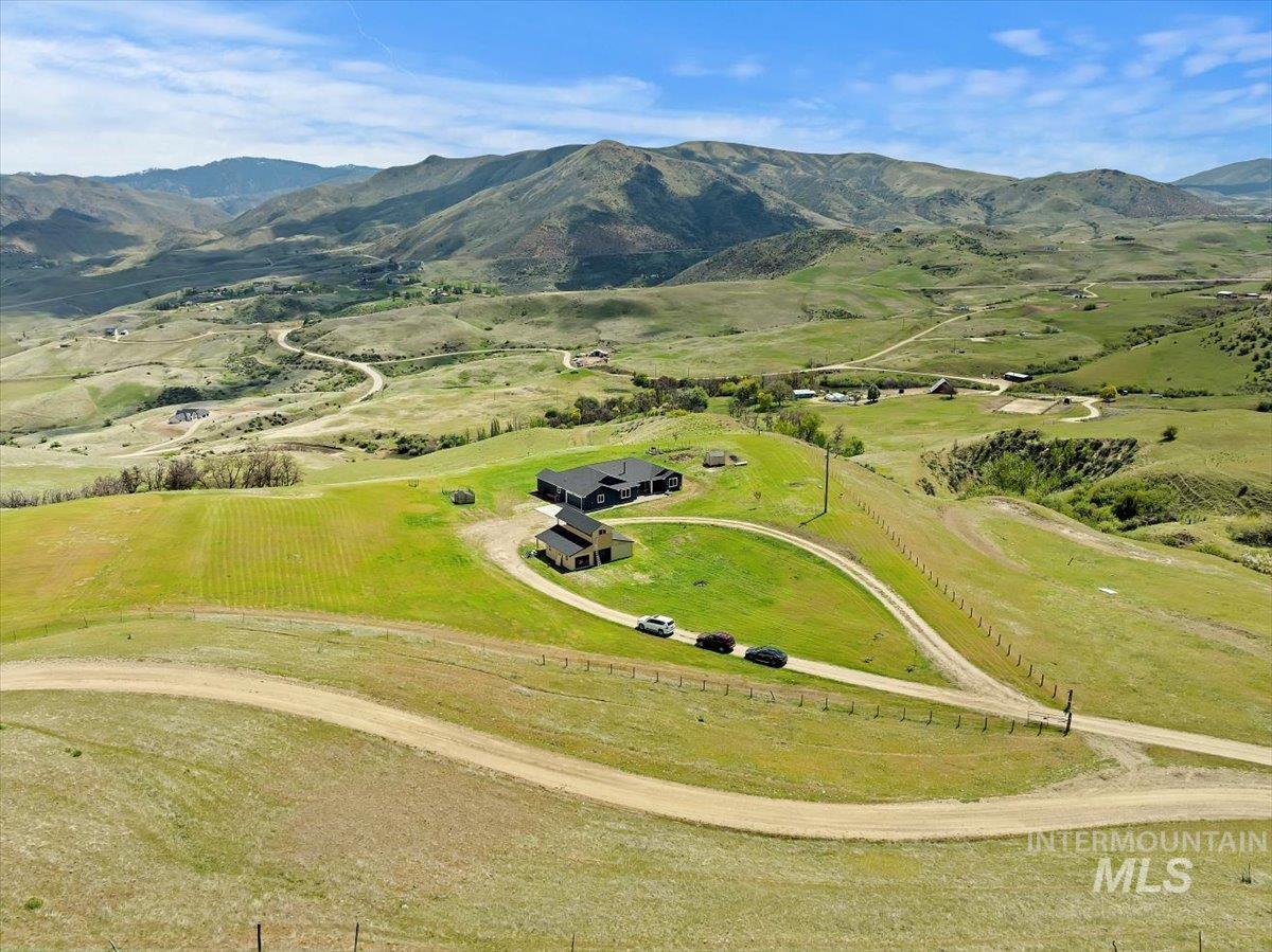 34 Deirdre Dr, Horseshoe Bend, Idaho 83629, 4 Bedrooms, 2.5 Bathrooms, Residential For Sale, Price $1,380,000,MLS 98961849