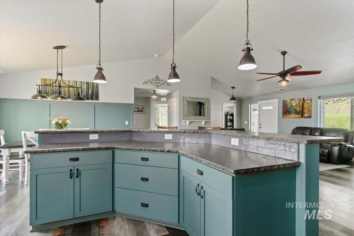 34 Deirdre Dr, Horseshoe Bend, Idaho 83629, 4 Bedrooms, 2.5 Bathrooms, Residential For Sale, Price $1,380,000,MLS 98961849