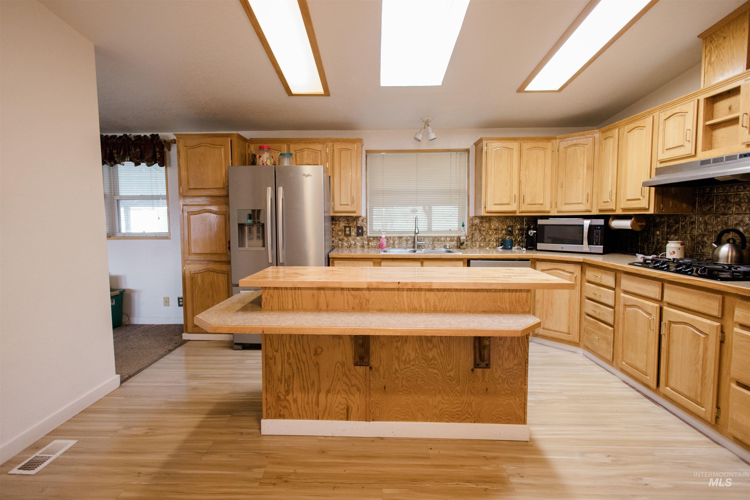 914 NE Beaman, Mountain Home, Idaho 83647, 3 Bedrooms, 2 Bathrooms, Residential For Sale, Price $520,000,MLS 98961862