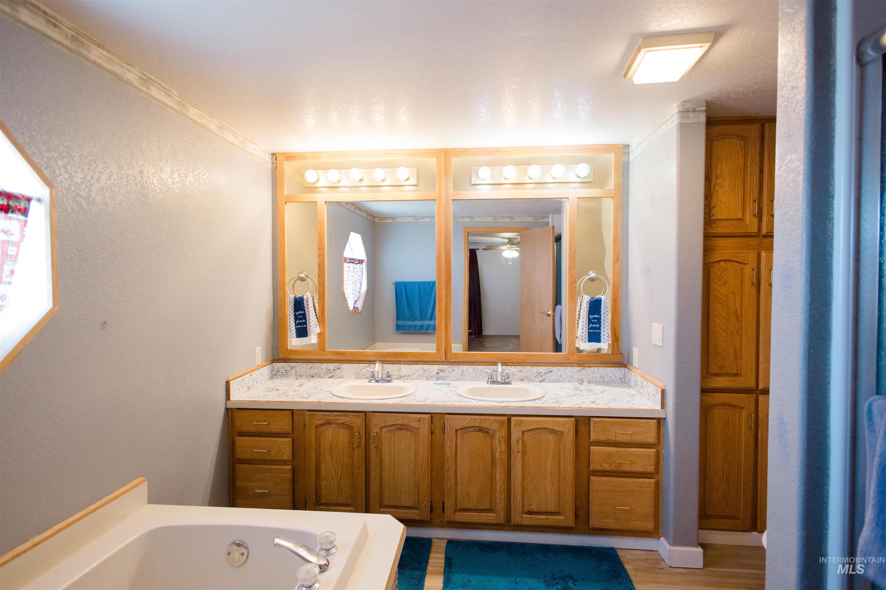 914 NE Beaman, Mountain Home, Idaho 83647, 3 Bedrooms, 2 Bathrooms, Residential For Sale, Price $520,000,MLS 98961862