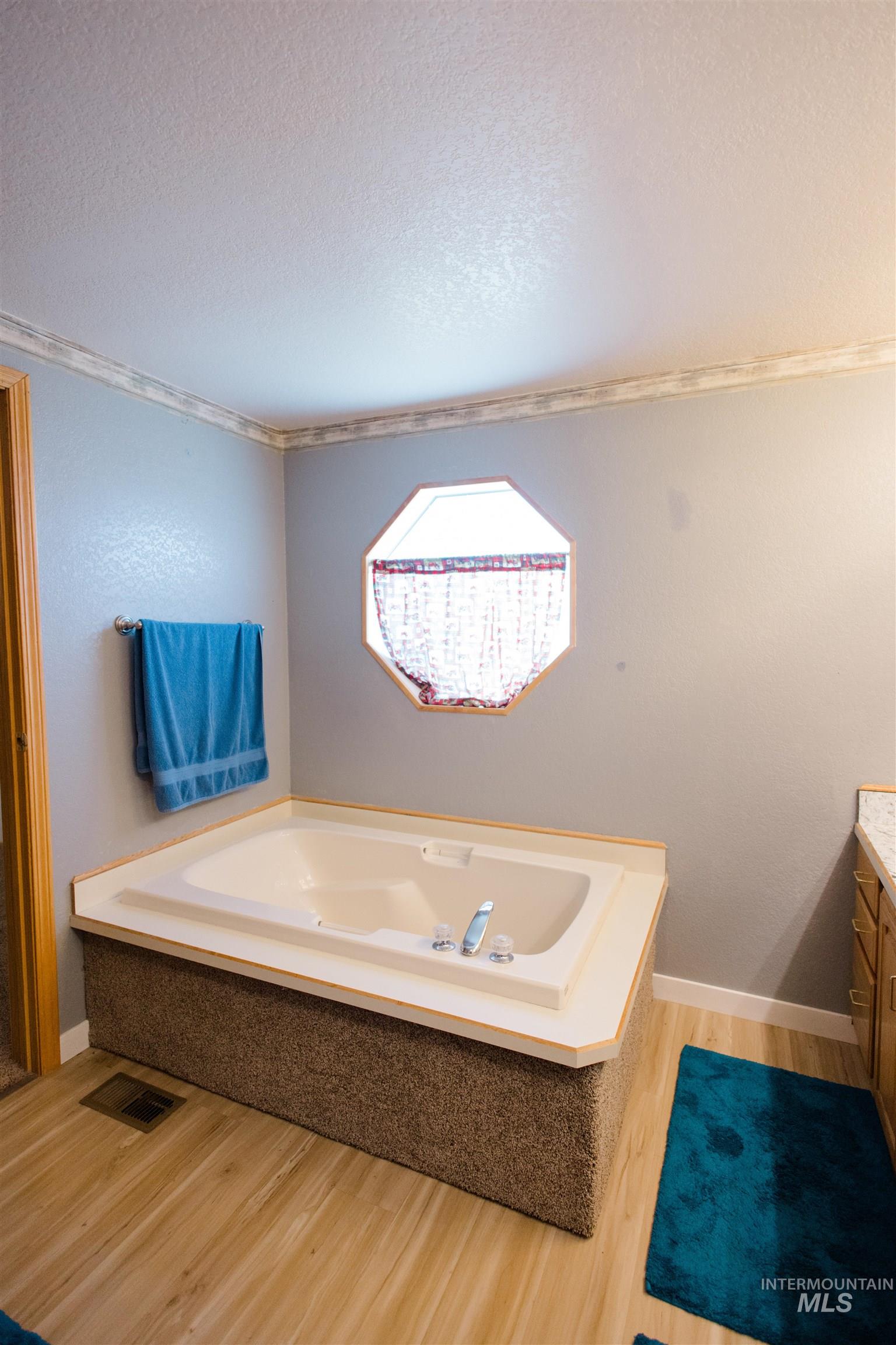 914 NE Beaman, Mountain Home, Idaho 83647, 3 Bedrooms, 2 Bathrooms, Residential For Sale, Price $520,000,MLS 98961862