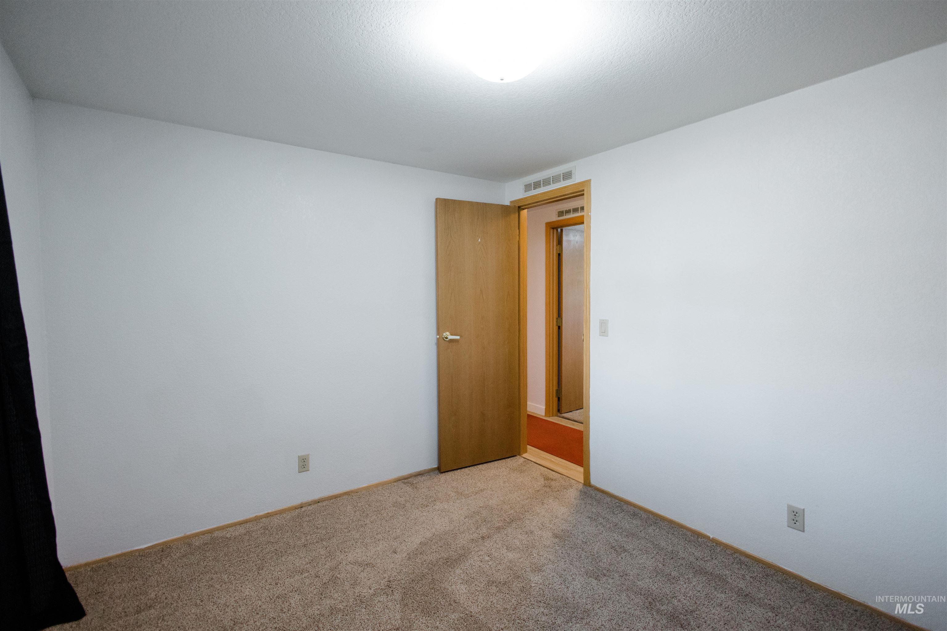 914 NE Beaman, Mountain Home, Idaho 83647, 3 Bedrooms, 2 Bathrooms, Residential For Sale, Price $520,000,MLS 98961862