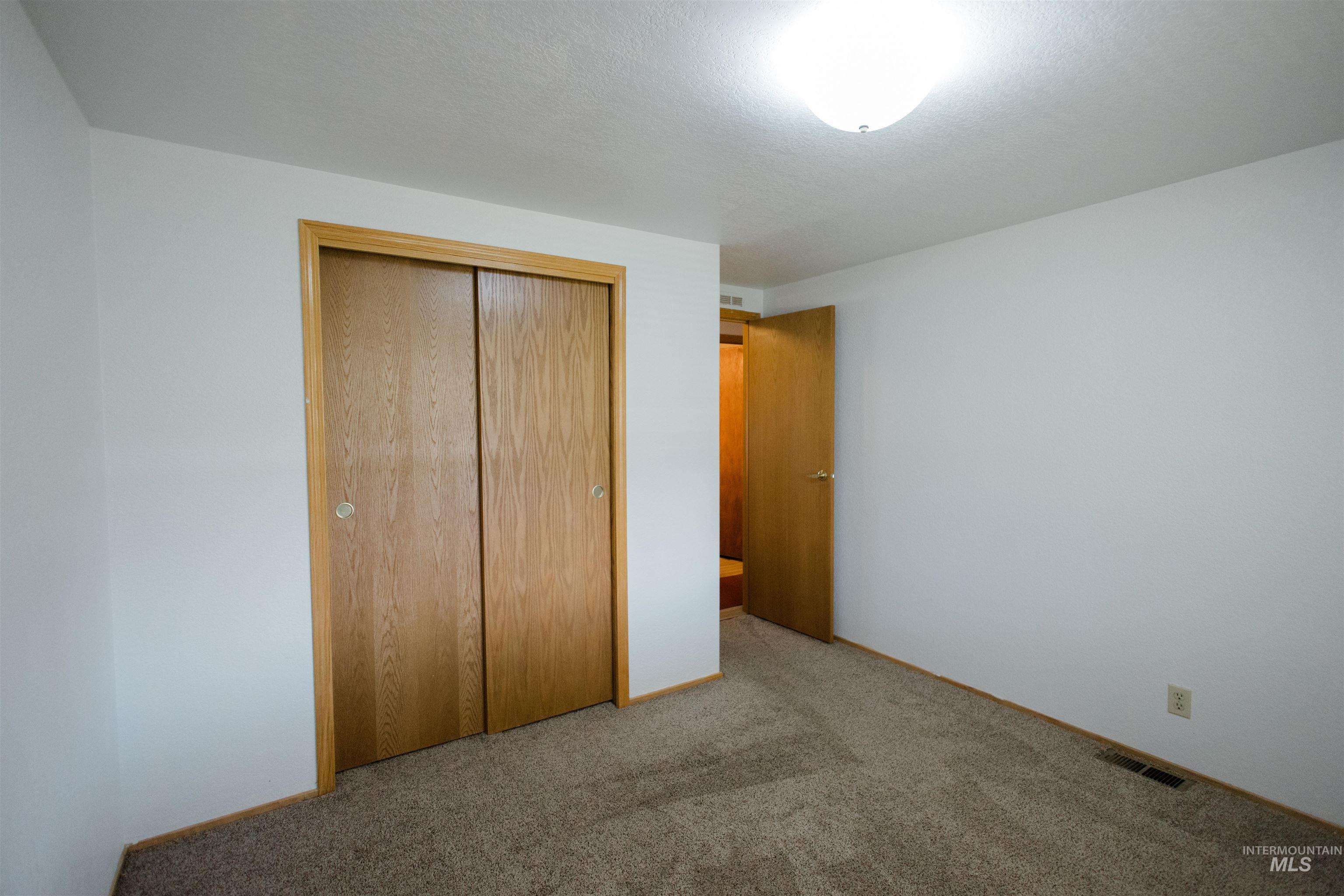 914 NE Beaman, Mountain Home, Idaho 83647, 3 Bedrooms, 2 Bathrooms, Residential For Sale, Price $520,000,MLS 98961862