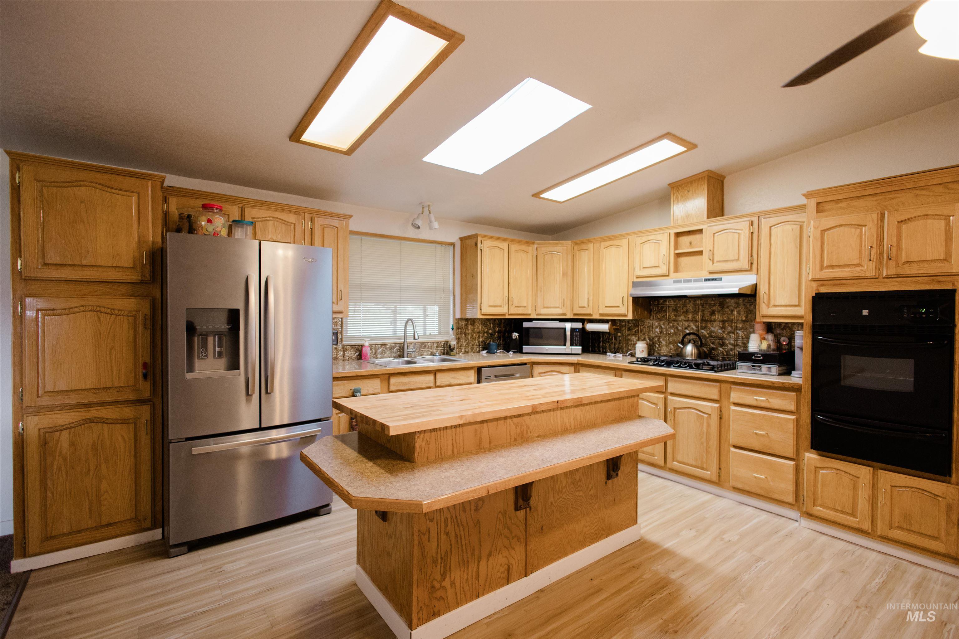 914 NE Beaman, Mountain Home, Idaho 83647, 3 Bedrooms, 2 Bathrooms, Residential For Sale, Price $520,000,MLS 98961862