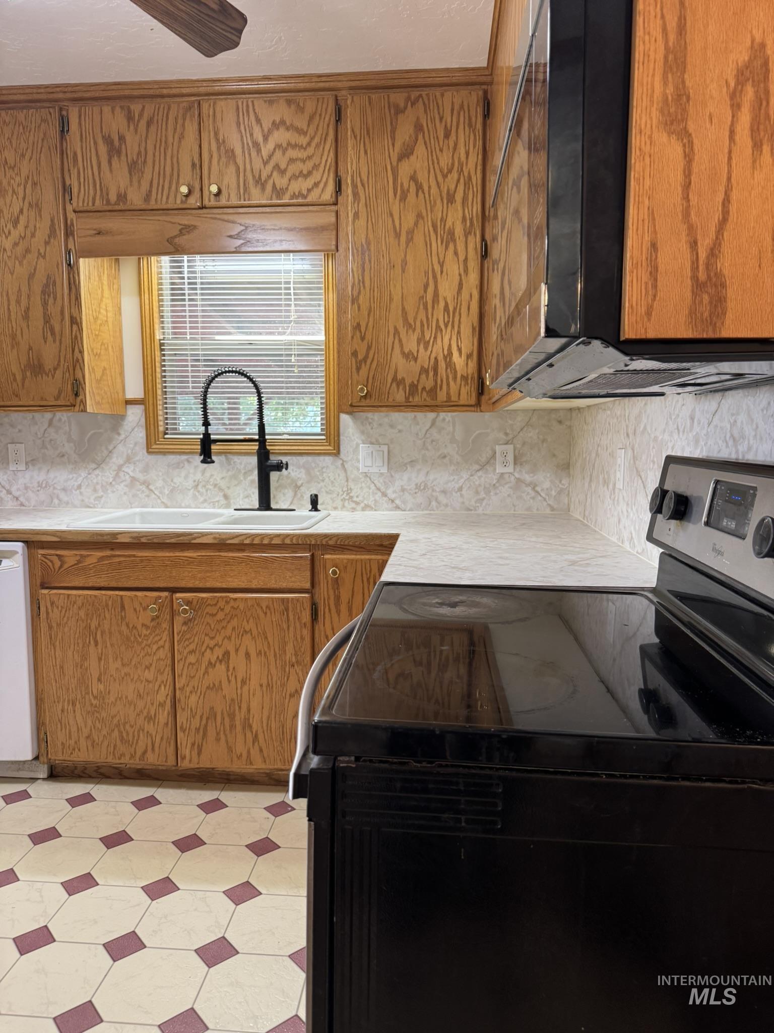 431 N Bracken Street, Twin Falls, Idaho 83301, 4 Bedrooms, 1 Bathroom, Residential For Sale, Price $285,000,MLS 98961866