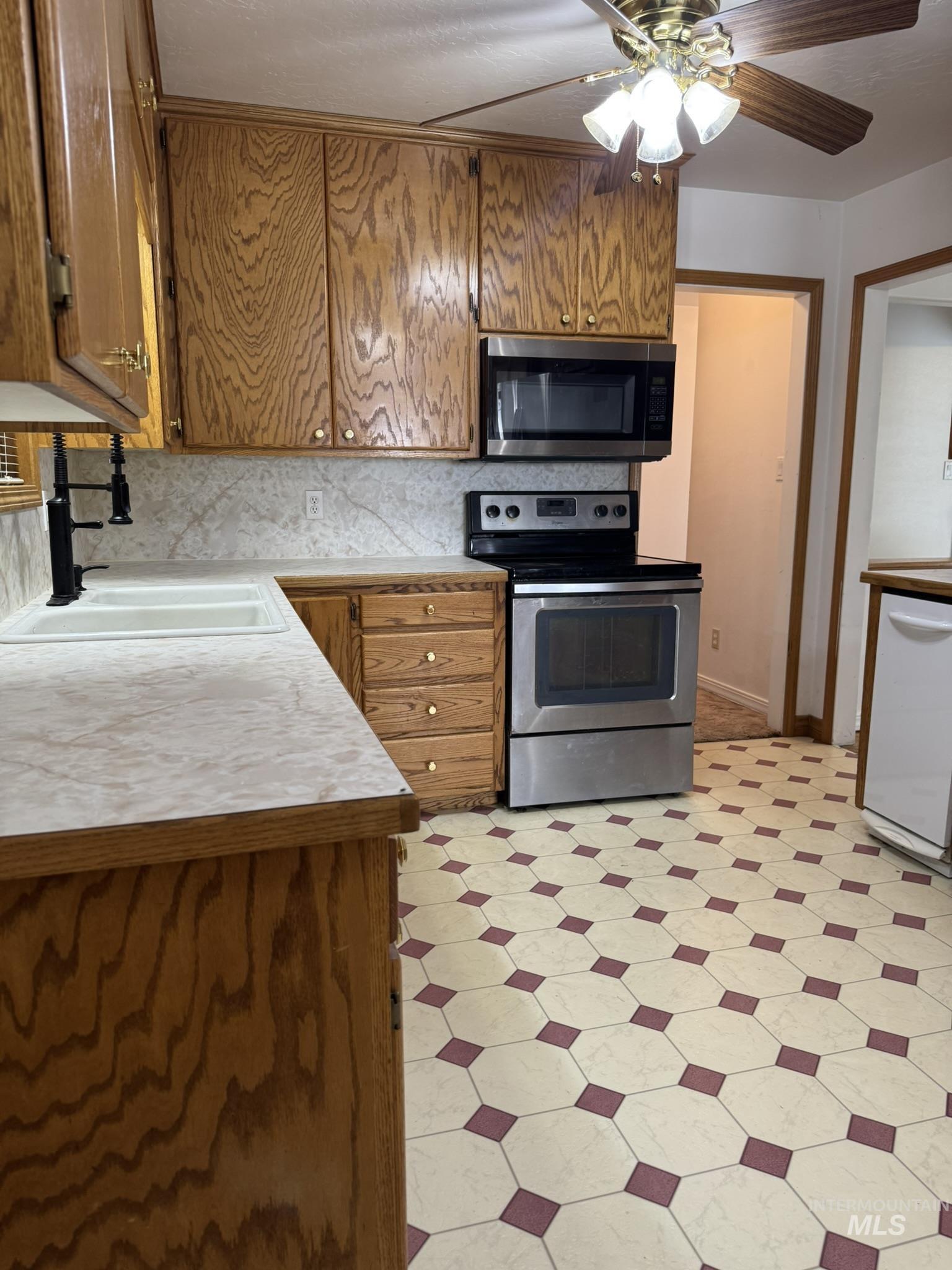 431 N Bracken Street, Twin Falls, Idaho 83301, 4 Bedrooms, 1 Bathroom, Residential For Sale, Price $285,000,MLS 98961866