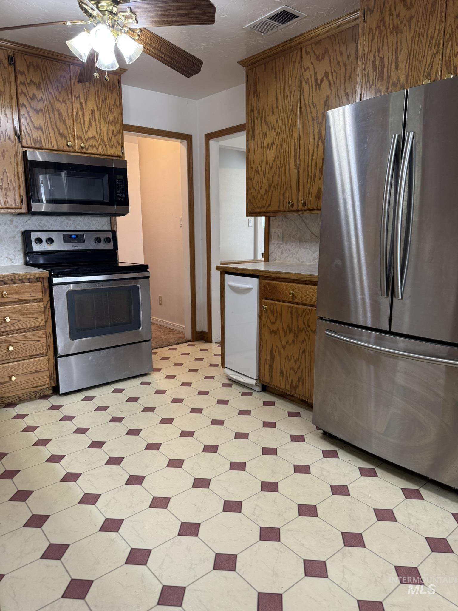 431 N Bracken Street, Twin Falls, Idaho 83301, 4 Bedrooms, 1 Bathroom, Residential For Sale, Price $285,000,MLS 98961866