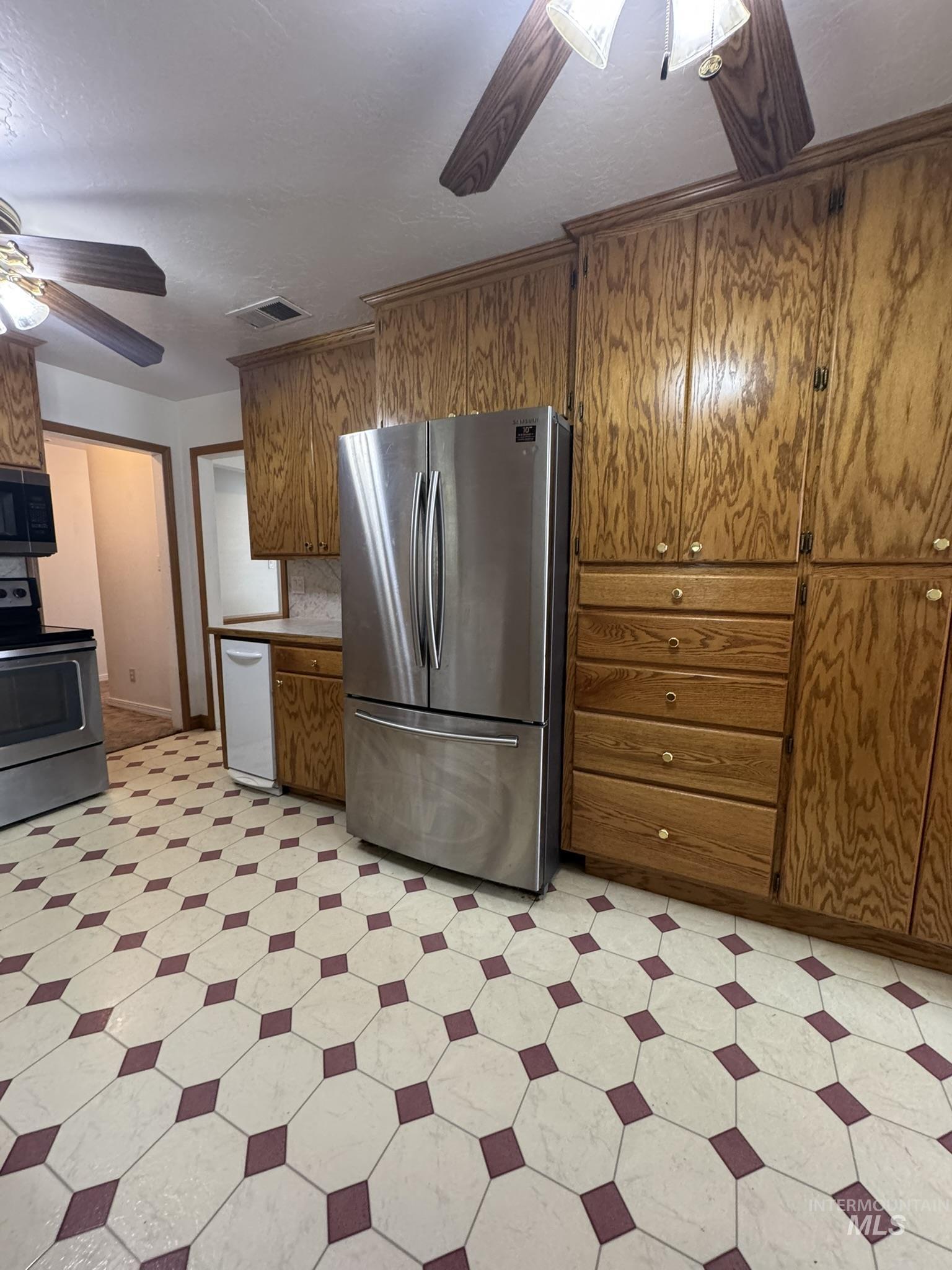 431 N Bracken Street, Twin Falls, Idaho 83301, 4 Bedrooms, 1 Bathroom, Residential For Sale, Price $285,000,MLS 98961866