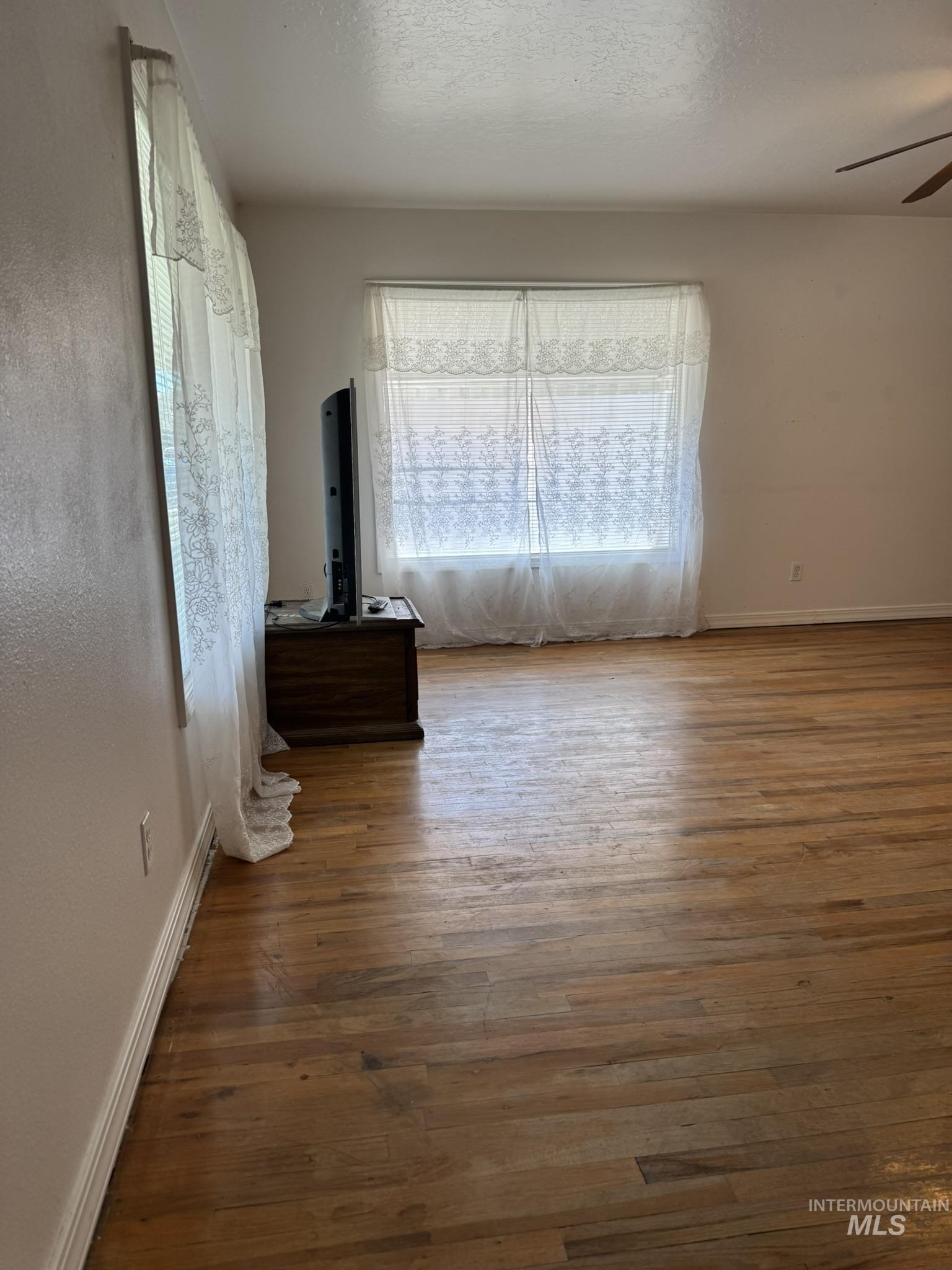 431 N Bracken Street, Twin Falls, Idaho 83301, 4 Bedrooms, 1 Bathroom, Residential For Sale, Price $285,000,MLS 98961866