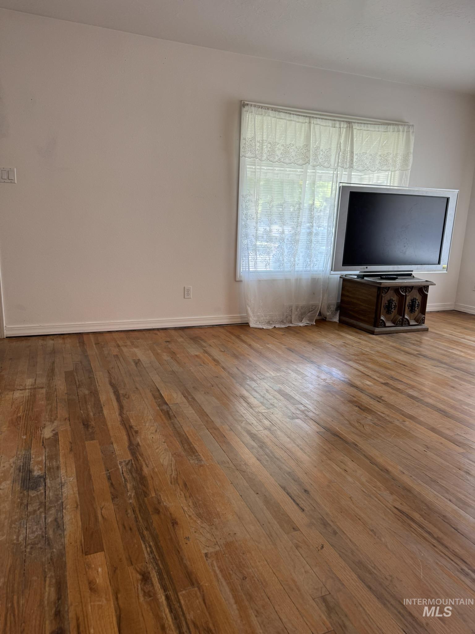 431 N Bracken Street, Twin Falls, Idaho 83301, 4 Bedrooms, 1 Bathroom, Residential For Sale, Price $285,000,MLS 98961866