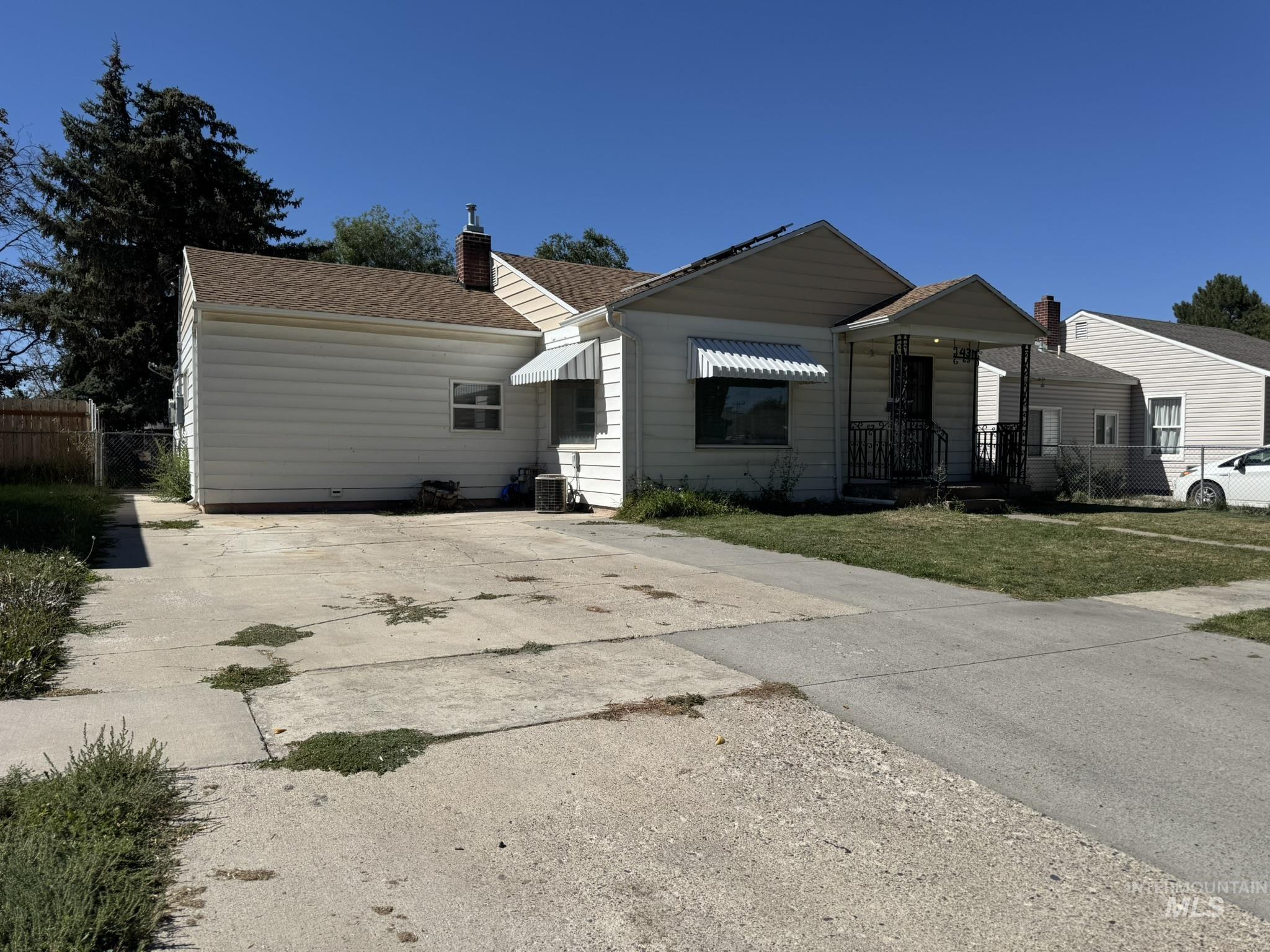 431 N Bracken Street, Twin Falls, Idaho 83301, 4 Bedrooms, 1 Bathroom, Residential For Sale, Price $285,000,MLS 98961866