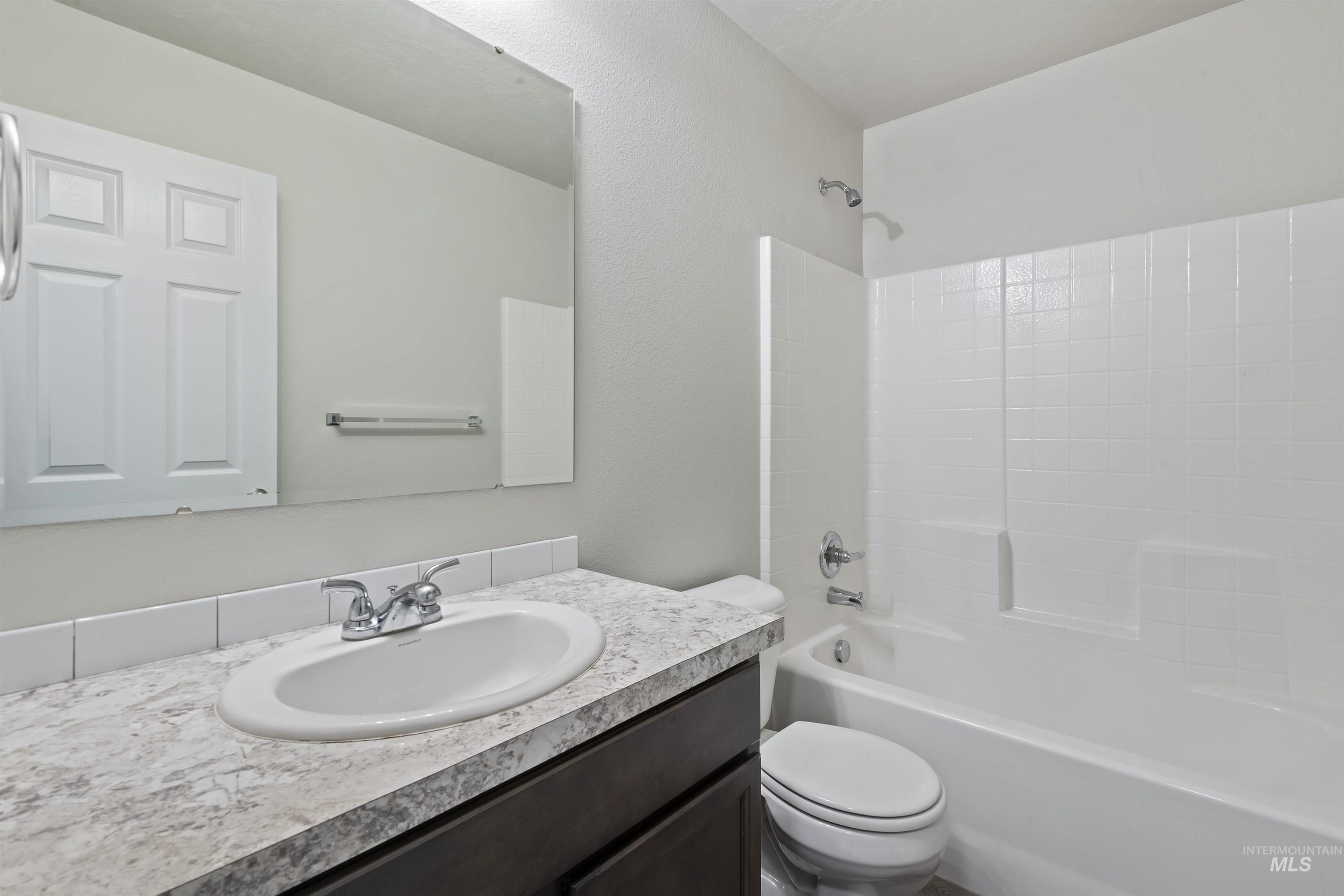 3086 N Saratov Way, Kuna, Idaho 83634-4856, 4 Bedrooms, 2 Bathrooms, Residential For Sale, Price $409,990,MLS 98961869