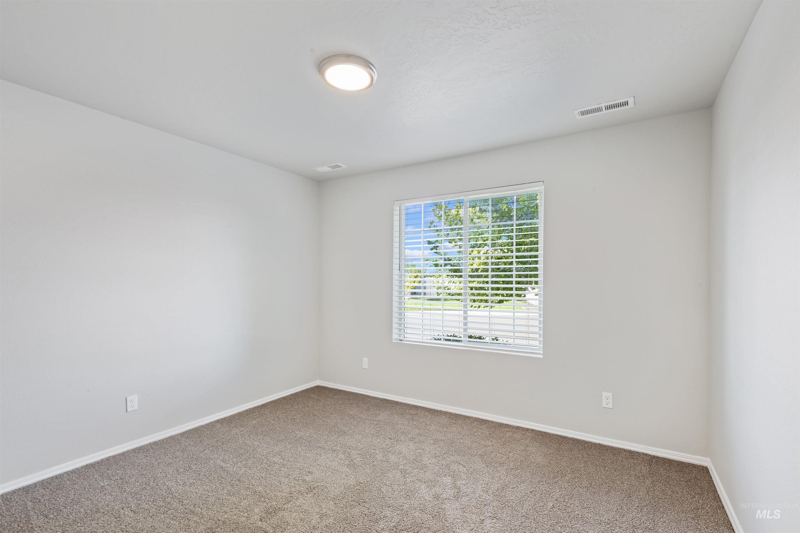 3086 N Saratov Way, Kuna, Idaho 83634-4856, 4 Bedrooms, 2 Bathrooms, Residential For Sale, Price $409,990,MLS 98961869