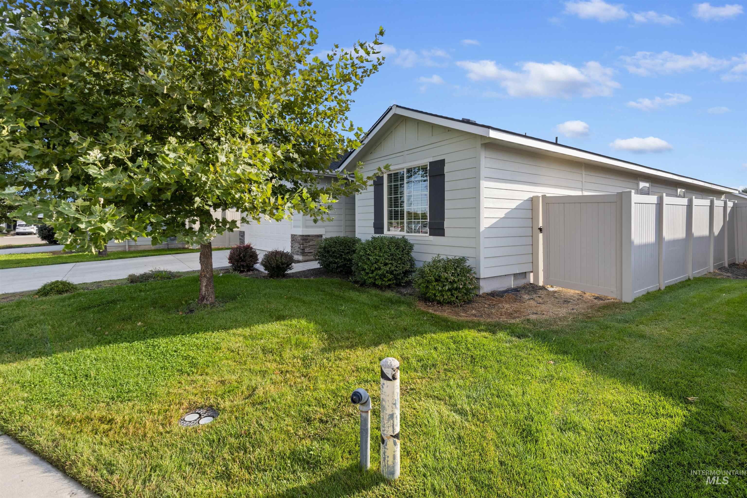 3086 N Saratov Way, Kuna, Idaho 83634-4856, 4 Bedrooms, 2 Bathrooms, Residential For Sale, Price $409,990,MLS 98961869