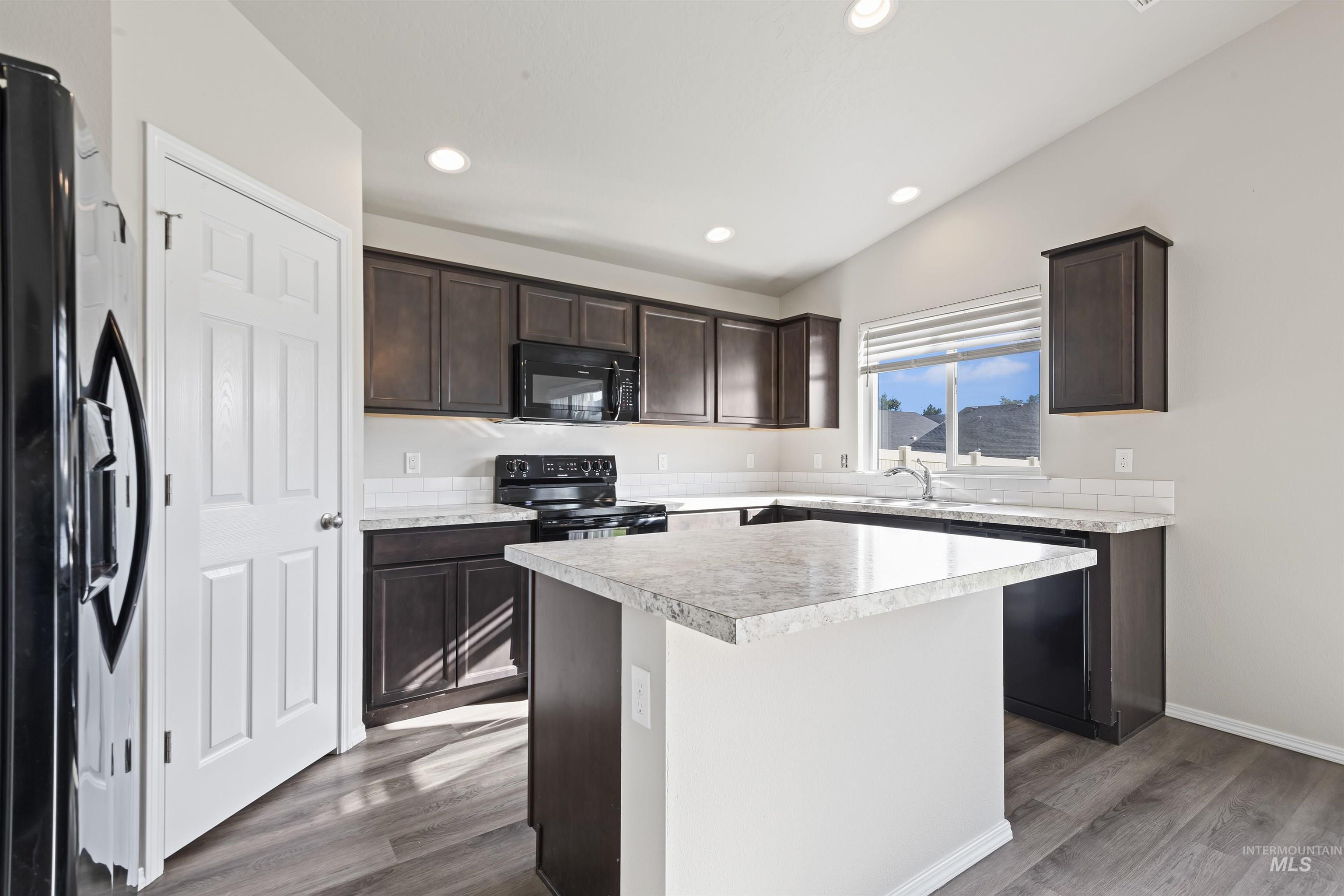 3086 N Saratov Way, Kuna, Idaho 83634-4856, 4 Bedrooms, 2 Bathrooms, Residential For Sale, Price $409,990,MLS 98961869