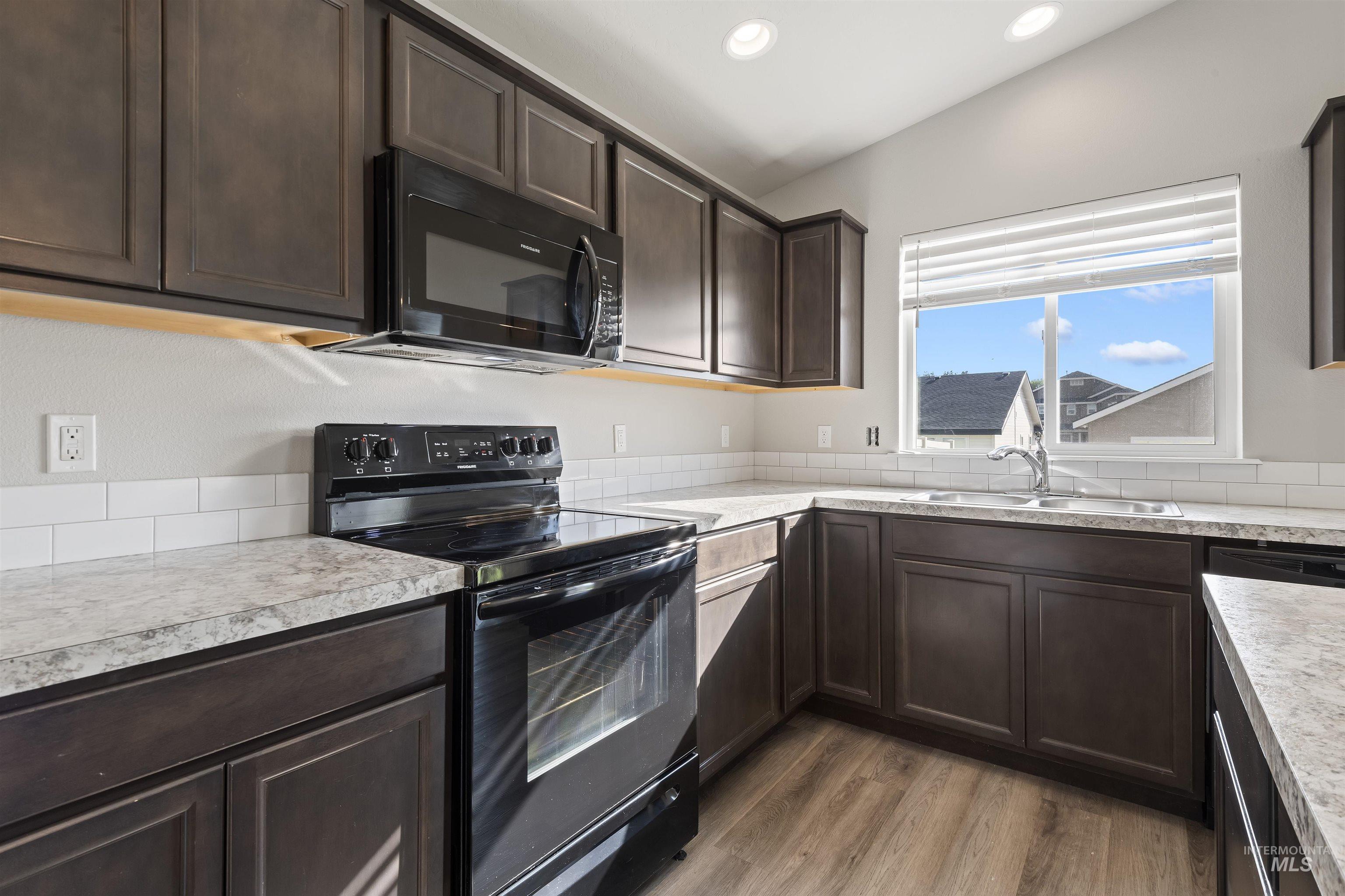 3086 N Saratov Way, Kuna, Idaho 83634-4856, 4 Bedrooms, 2 Bathrooms, Residential For Sale, Price $409,990,MLS 98961869