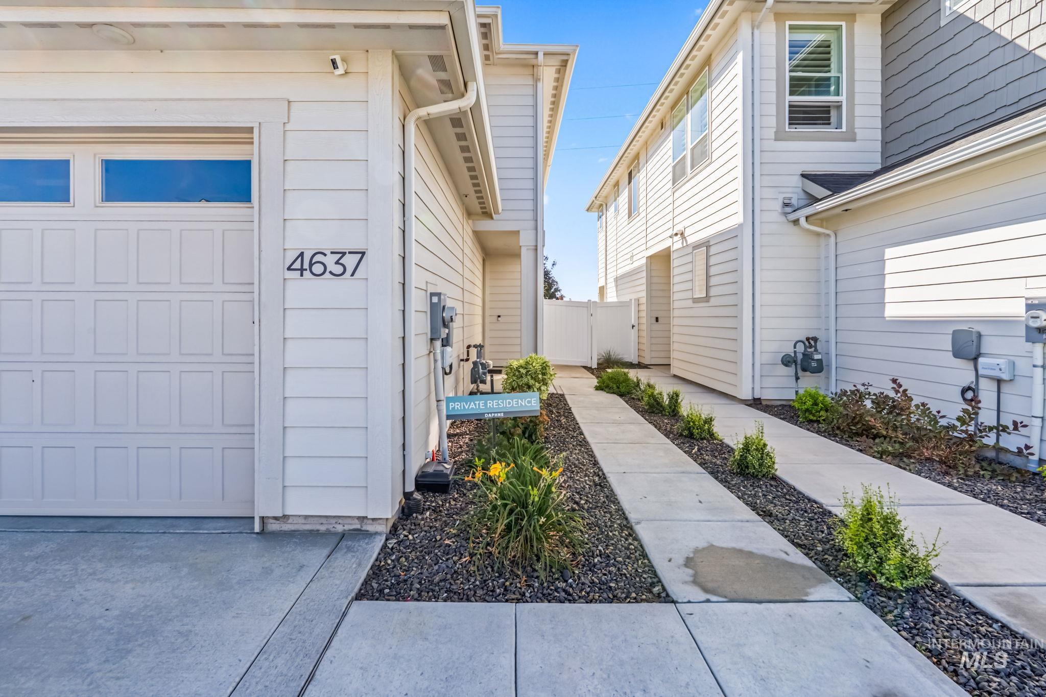 4637 W Riva Capri Ct, Meridian, Idaho 83646, 3 Bedrooms, 2.5 Bathrooms, Residential For Sale, Price $425,000,MLS 98961874