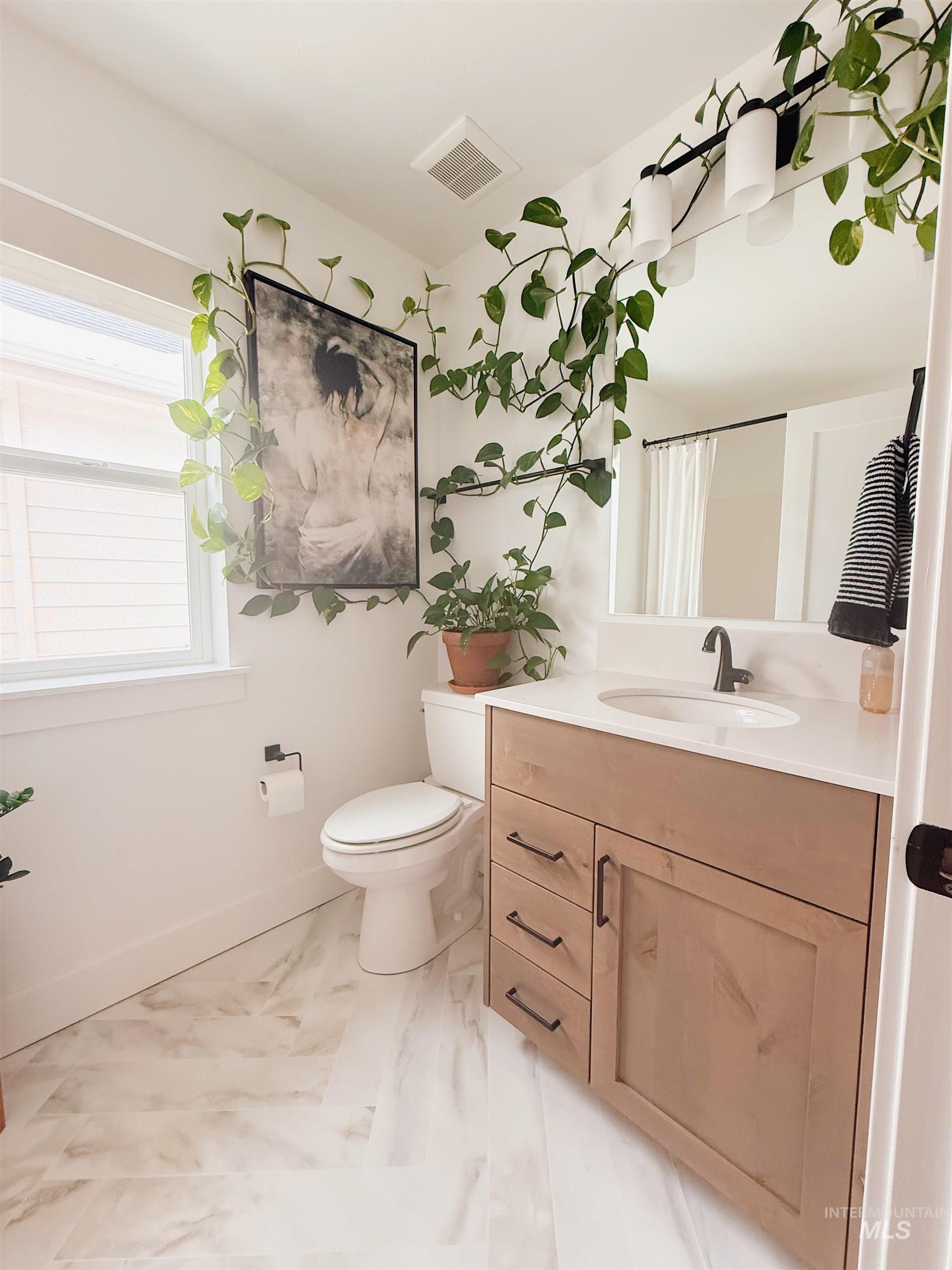 4637 W Riva Capri Ct, Meridian, Idaho 83646, 3 Bedrooms, 2.5 Bathrooms, Residential For Sale, Price $425,000,MLS 98961874