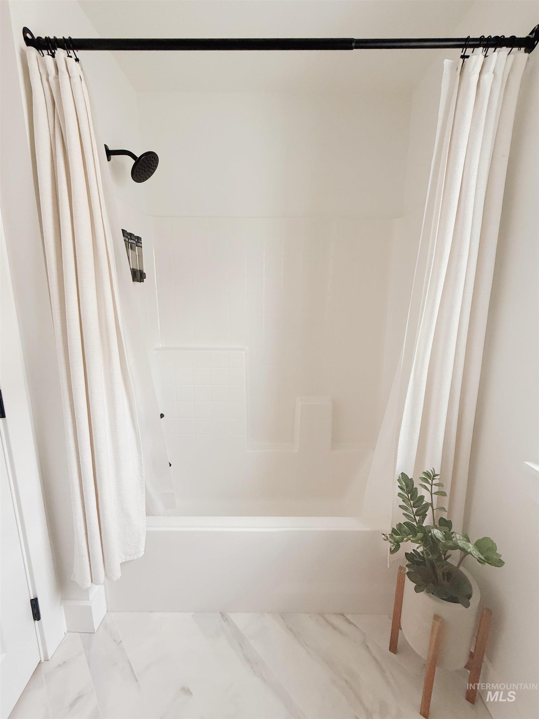 4637 W Riva Capri Ct, Meridian, Idaho 83646, 3 Bedrooms, 2.5 Bathrooms, Residential For Sale, Price $425,000,MLS 98961874