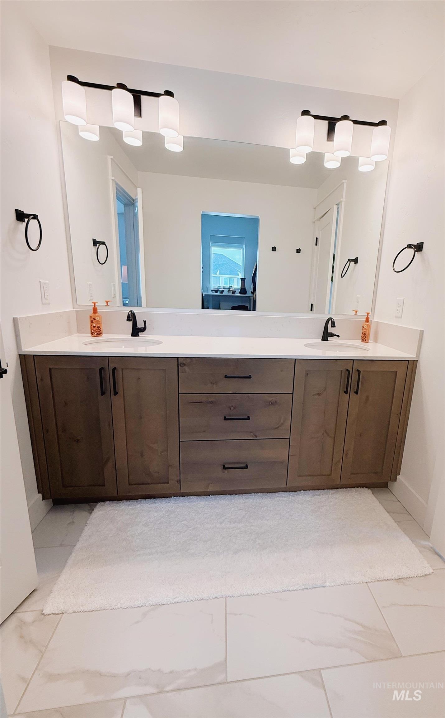 4637 W Riva Capri Ct, Meridian, Idaho 83646, 3 Bedrooms, 2.5 Bathrooms, Residential For Sale, Price $425,000,MLS 98961874