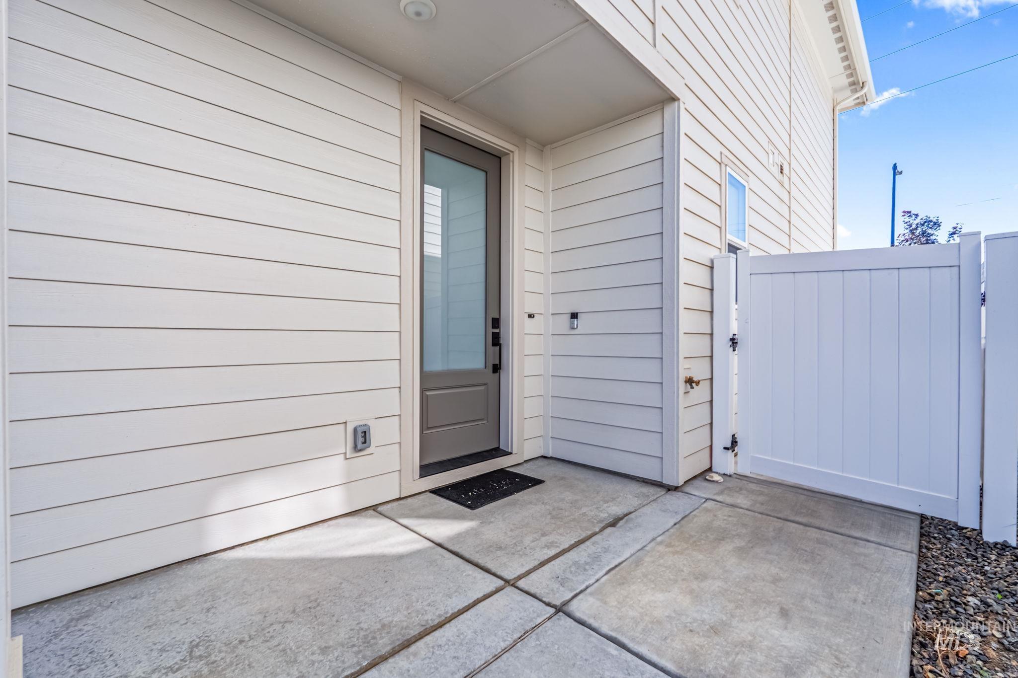 4637 W Riva Capri Ct, Meridian, Idaho 83646, 3 Bedrooms, 2.5 Bathrooms, Residential For Sale, Price $425,000,MLS 98961874