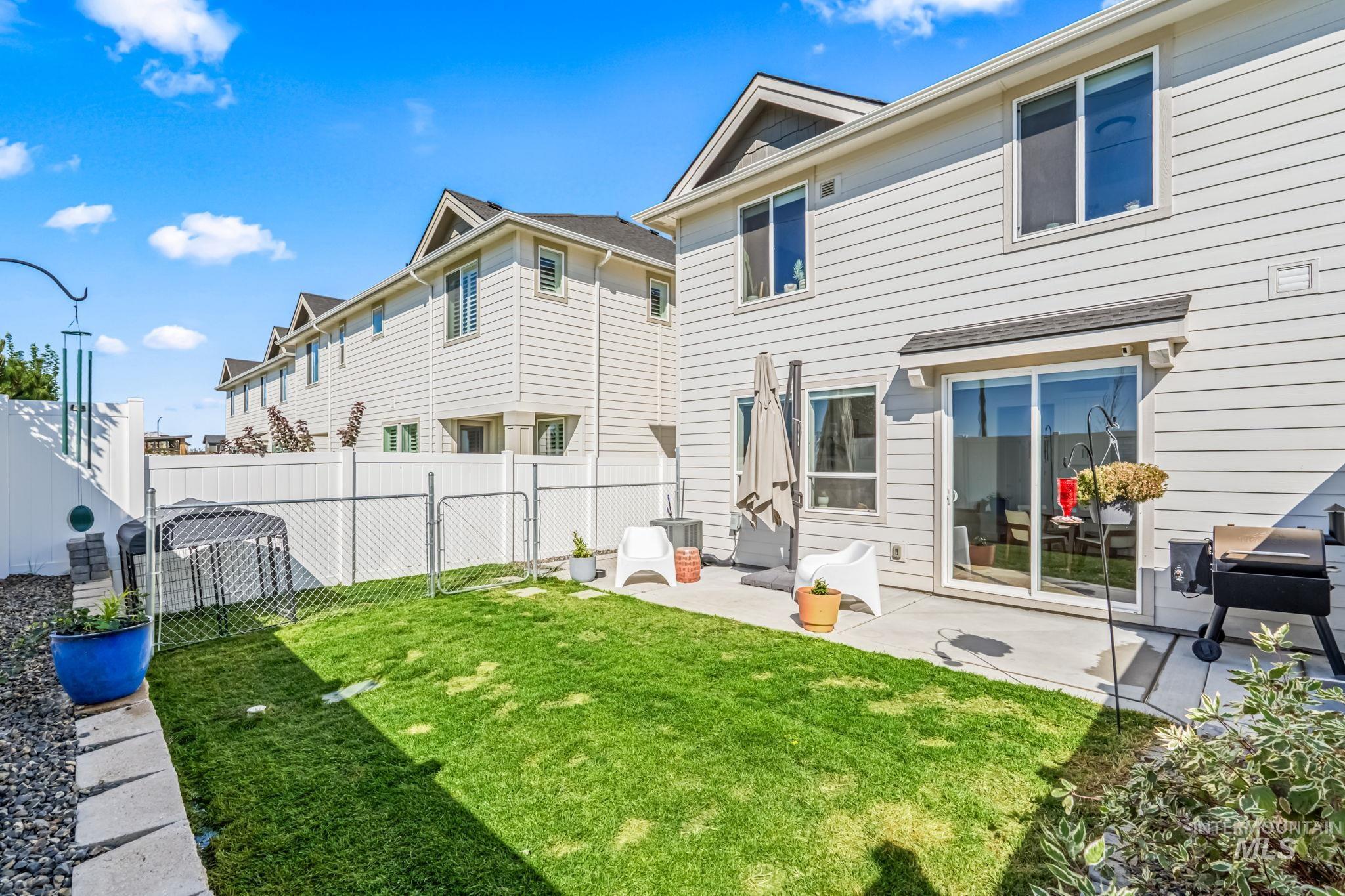 4637 W Riva Capri Ct, Meridian, Idaho 83646, 3 Bedrooms, 2.5 Bathrooms, Residential For Sale, Price $425,000,MLS 98961874