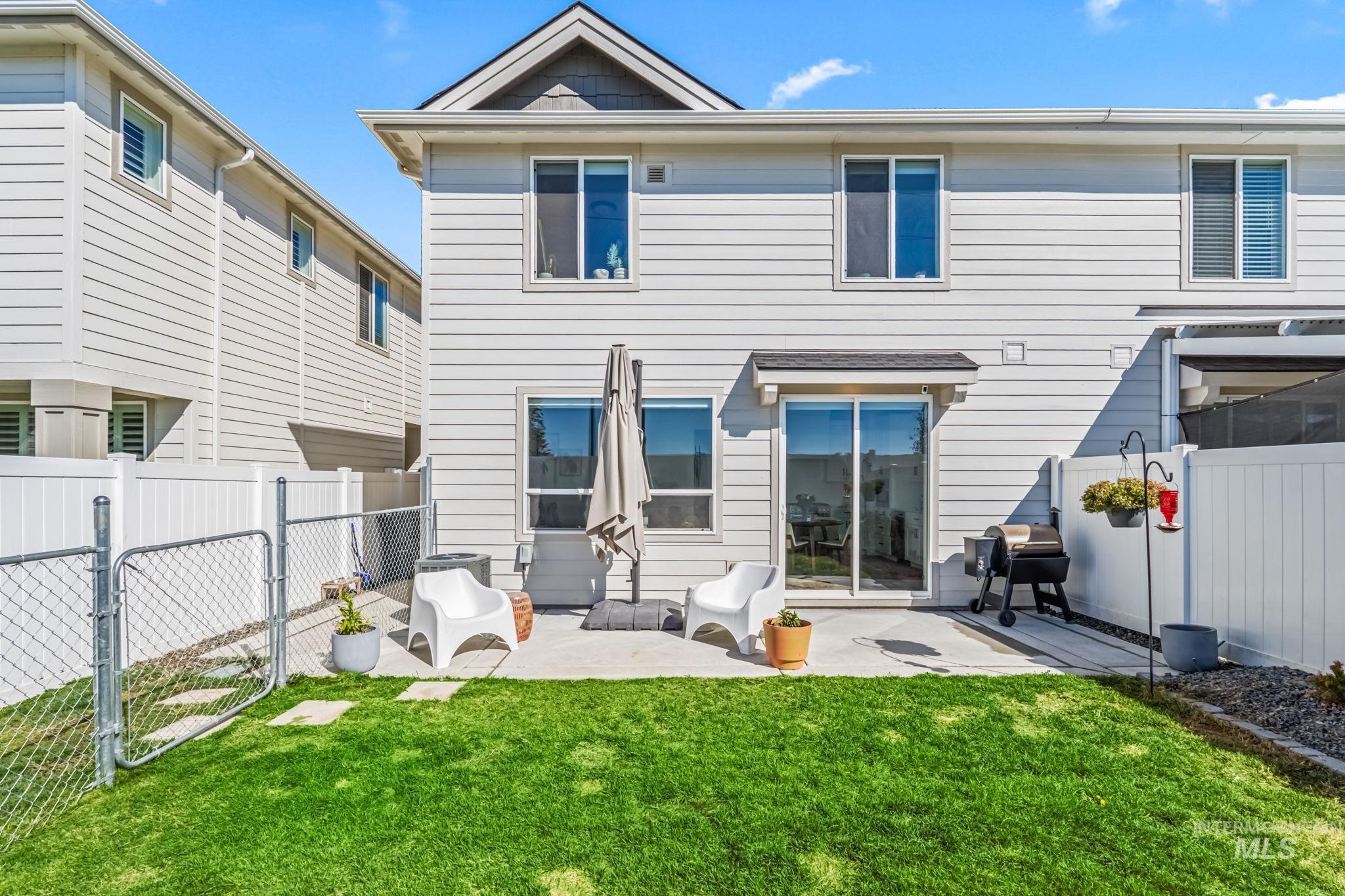 4637 W Riva Capri Ct, Meridian, Idaho 83646, 3 Bedrooms, 2.5 Bathrooms, Residential For Sale, Price $425,000,MLS 98961874