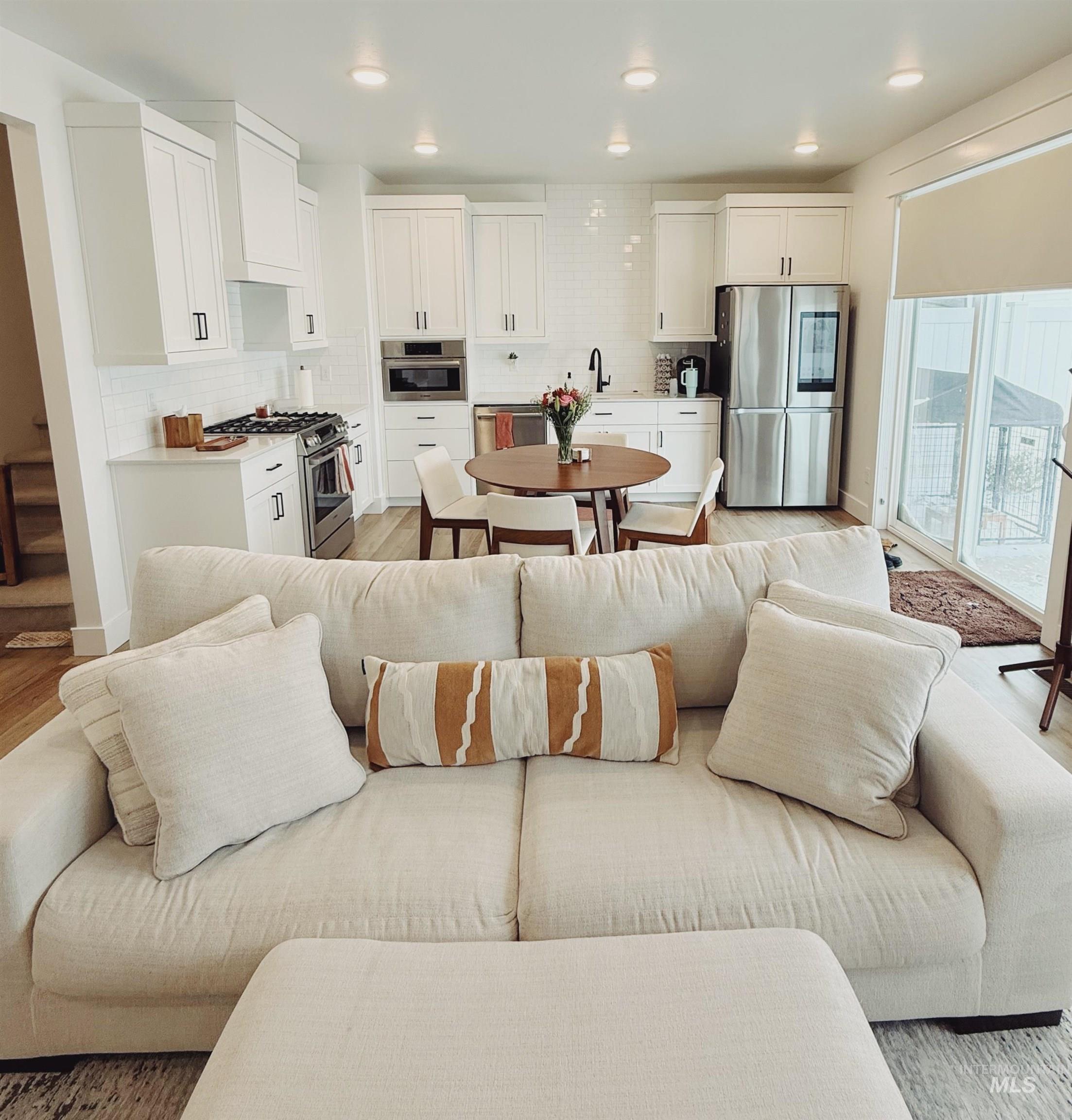 4637 W Riva Capri Ct, Meridian, Idaho 83646, 3 Bedrooms, 2.5 Bathrooms, Residential For Sale, Price $425,000,MLS 98961874