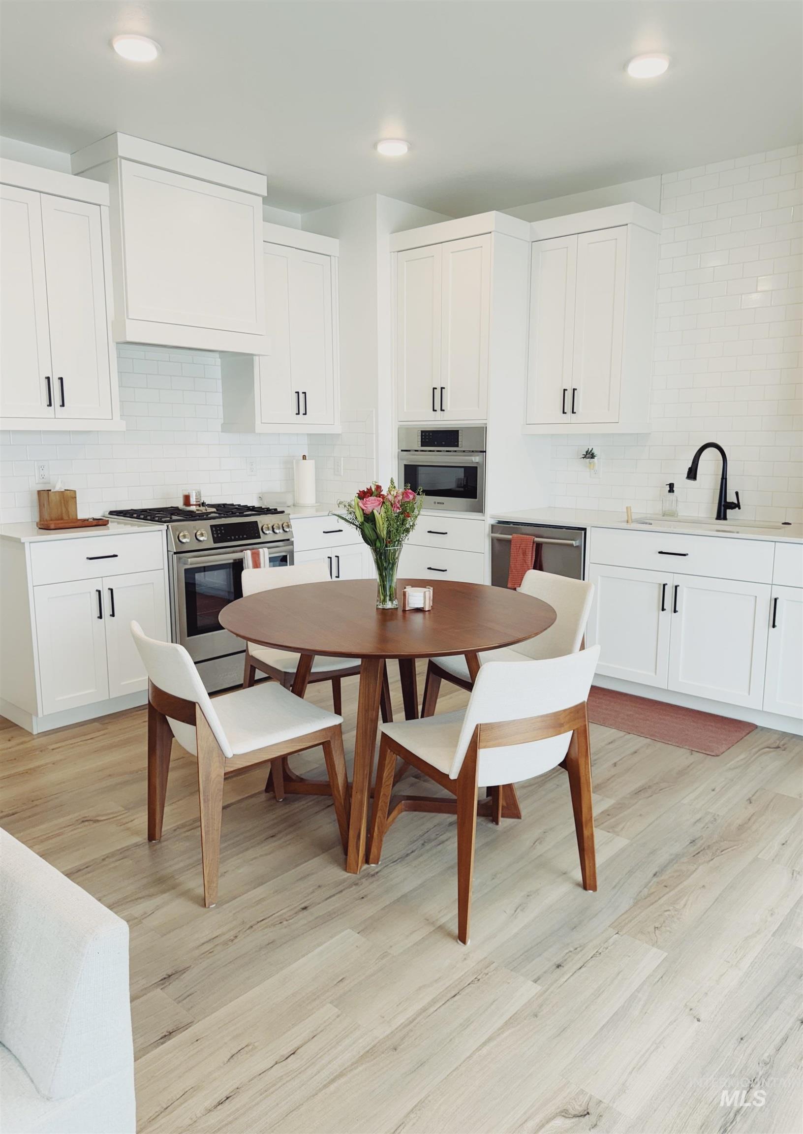 4637 W Riva Capri Ct, Meridian, Idaho 83646, 3 Bedrooms, 2.5 Bathrooms, Residential For Sale, Price $425,000,MLS 98961874