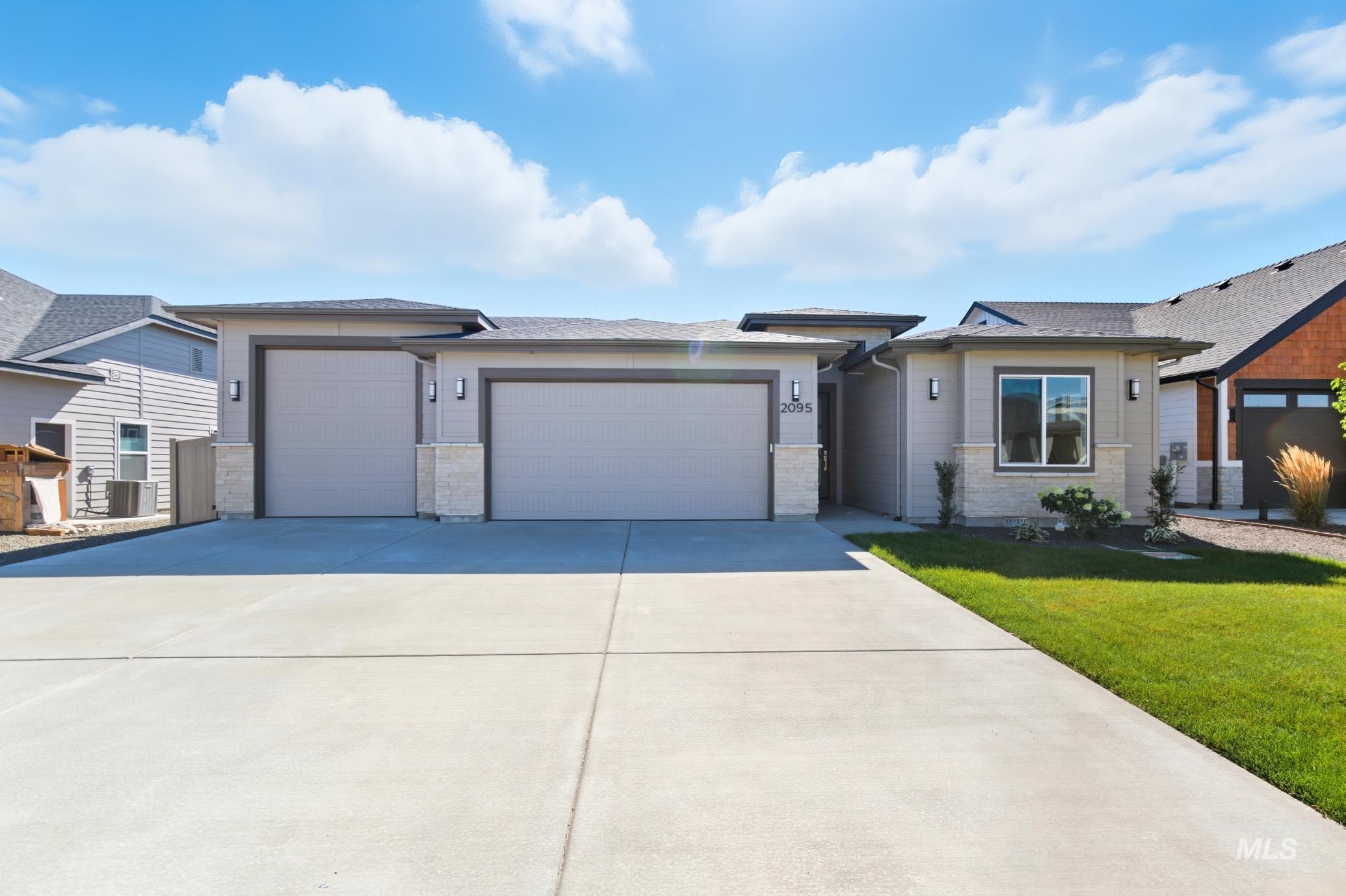 2095 W Ibis Drive, Nampa, Idaho 83686, 3 Bedrooms, 2 Bathrooms, Residential For Sale, Price $548,900,MLS 98961876