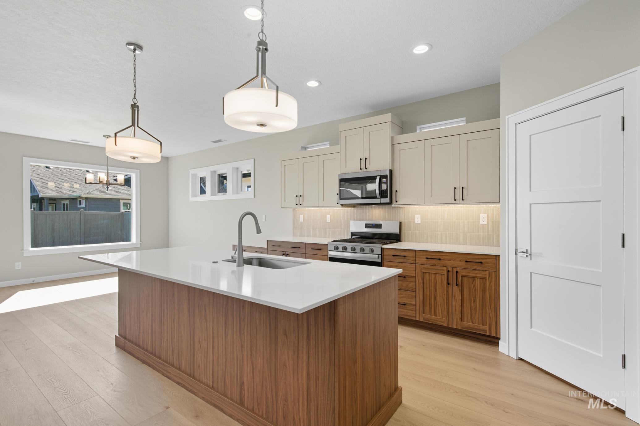 2095 W Ibis Drive, Nampa, Idaho 83686, 3 Bedrooms, 2 Bathrooms, Residential For Sale, Price $548,900,MLS 98961876