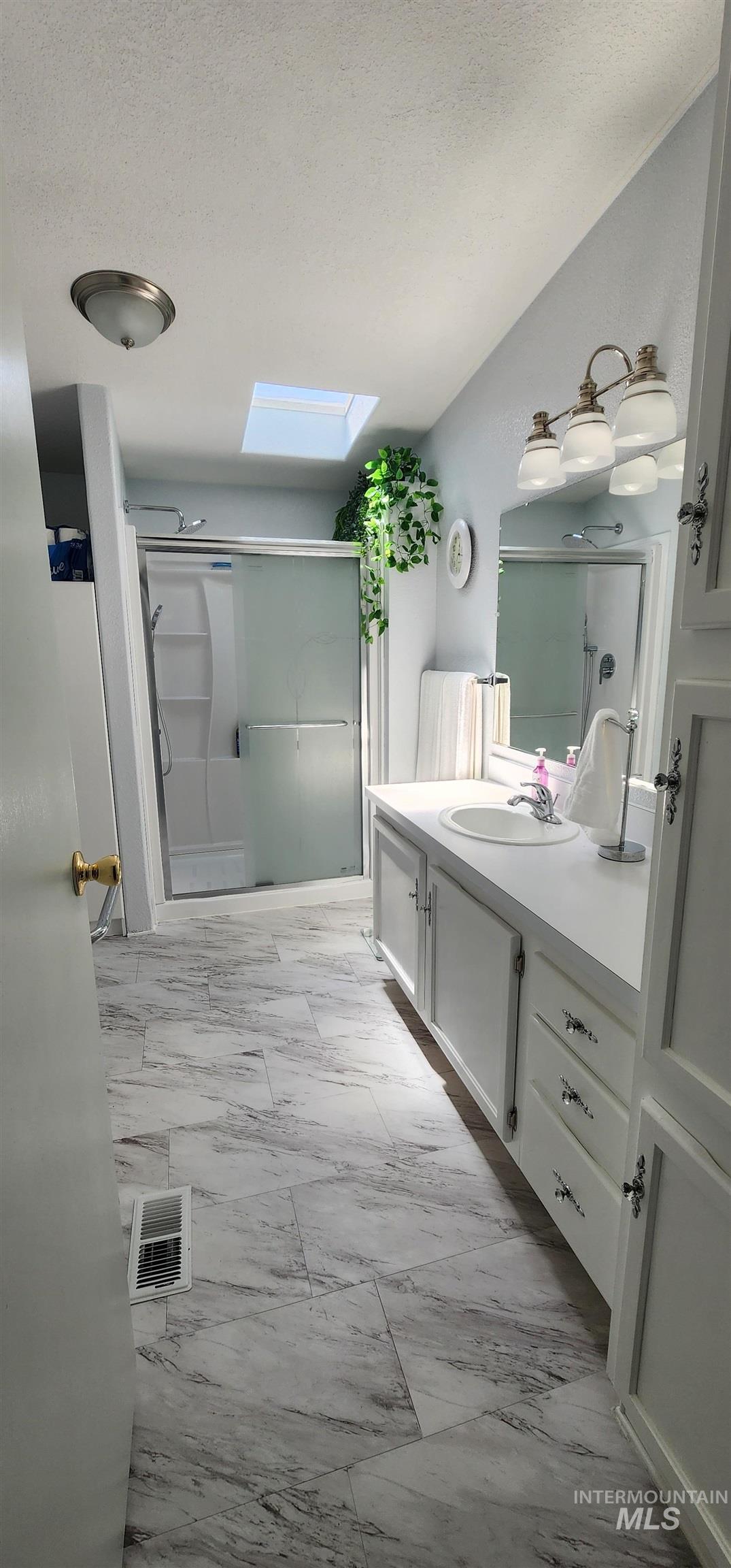 2115 6th Ave, Clarkston, Washington 99403, 3 Bedrooms, 2 Bathrooms, Residential For Sale, Price $132,500,MLS 98961925