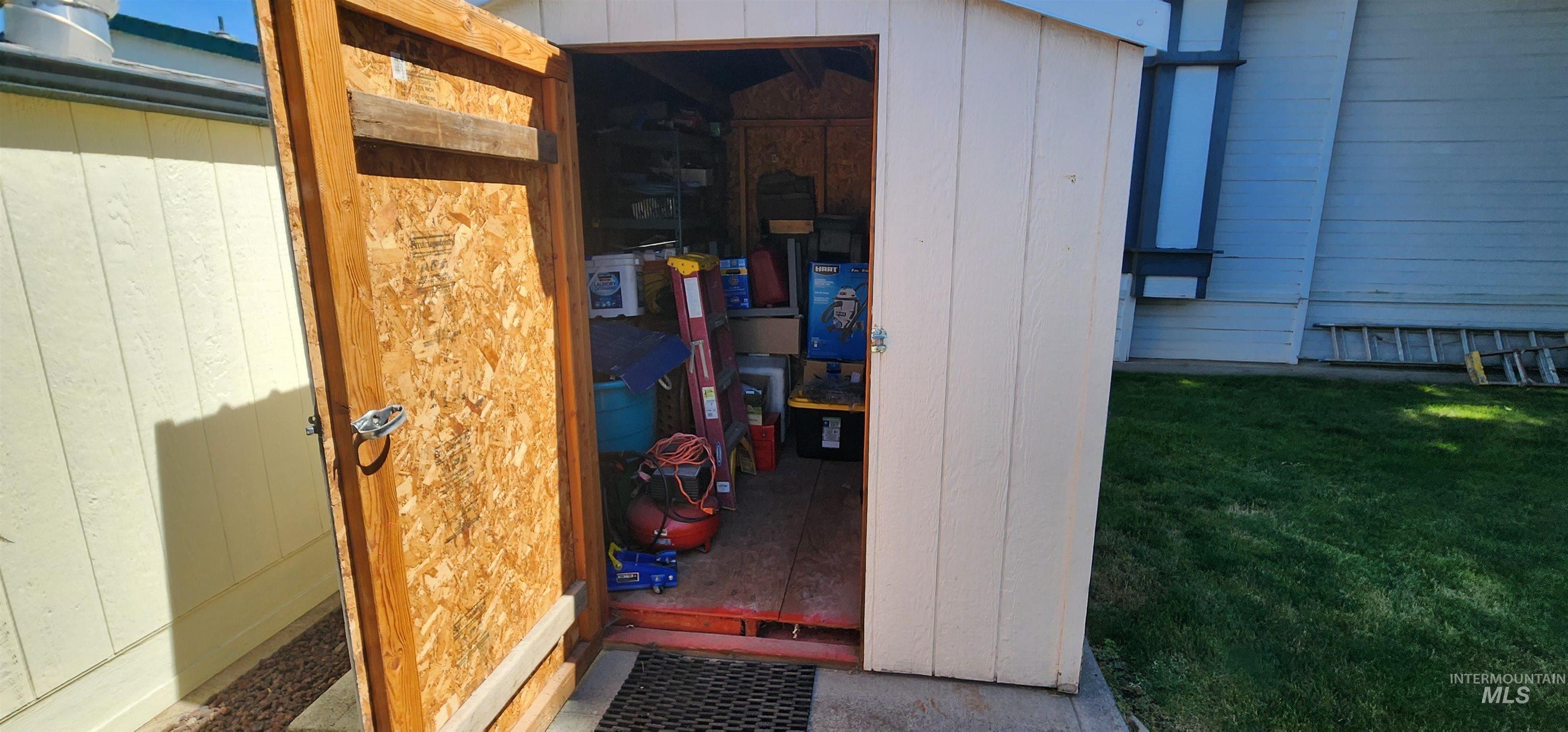 2115 6th Ave, Clarkston, Washington 99403, 3 Bedrooms, 2 Bathrooms, Residential For Sale, Price $132,500,MLS 98961925