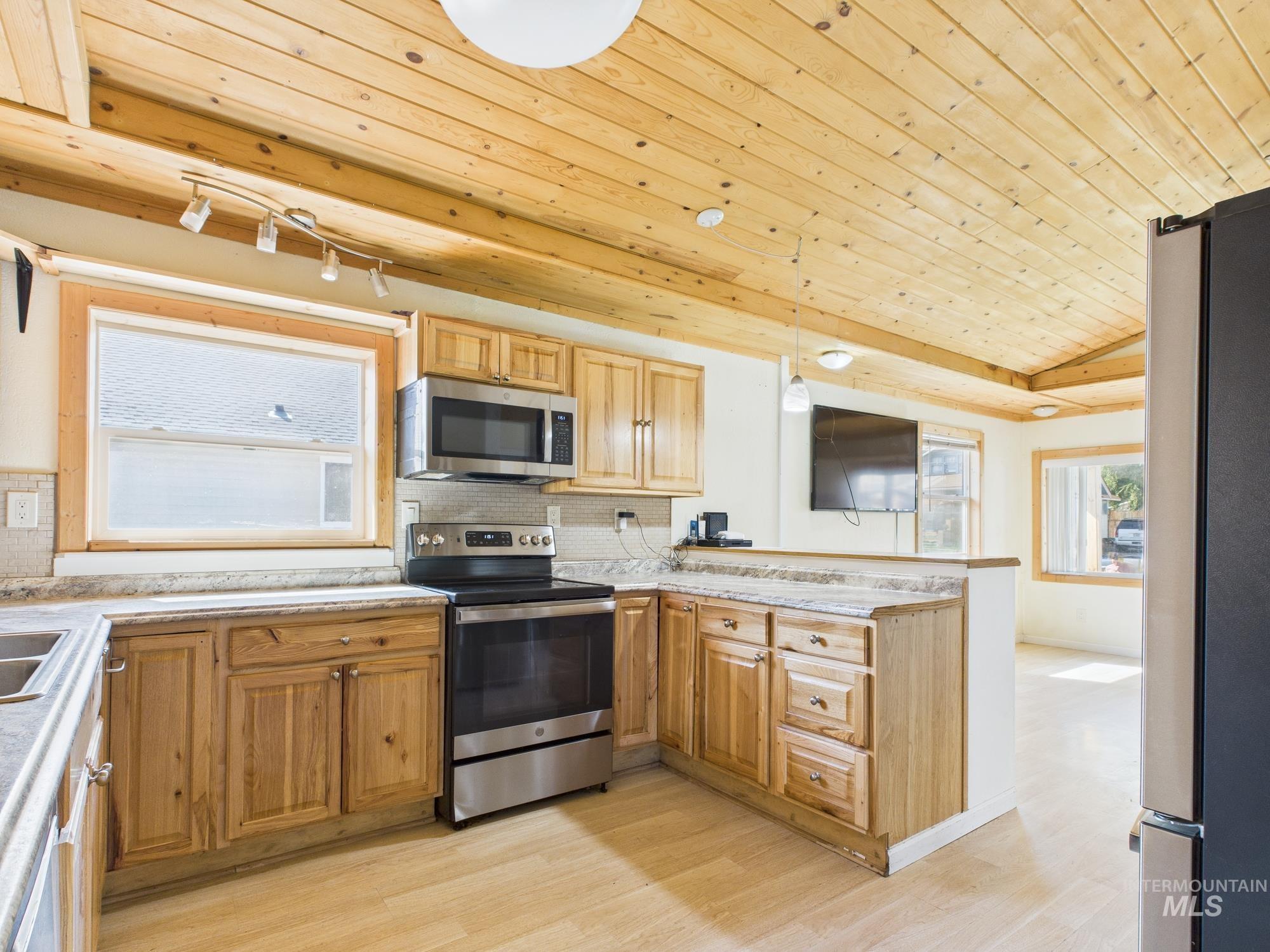 705 12th Street, Clarkston, Washington 99403, 4 Bedrooms, 2 Bathrooms, Residential For Sale, Price $325,000,MLS 98961933