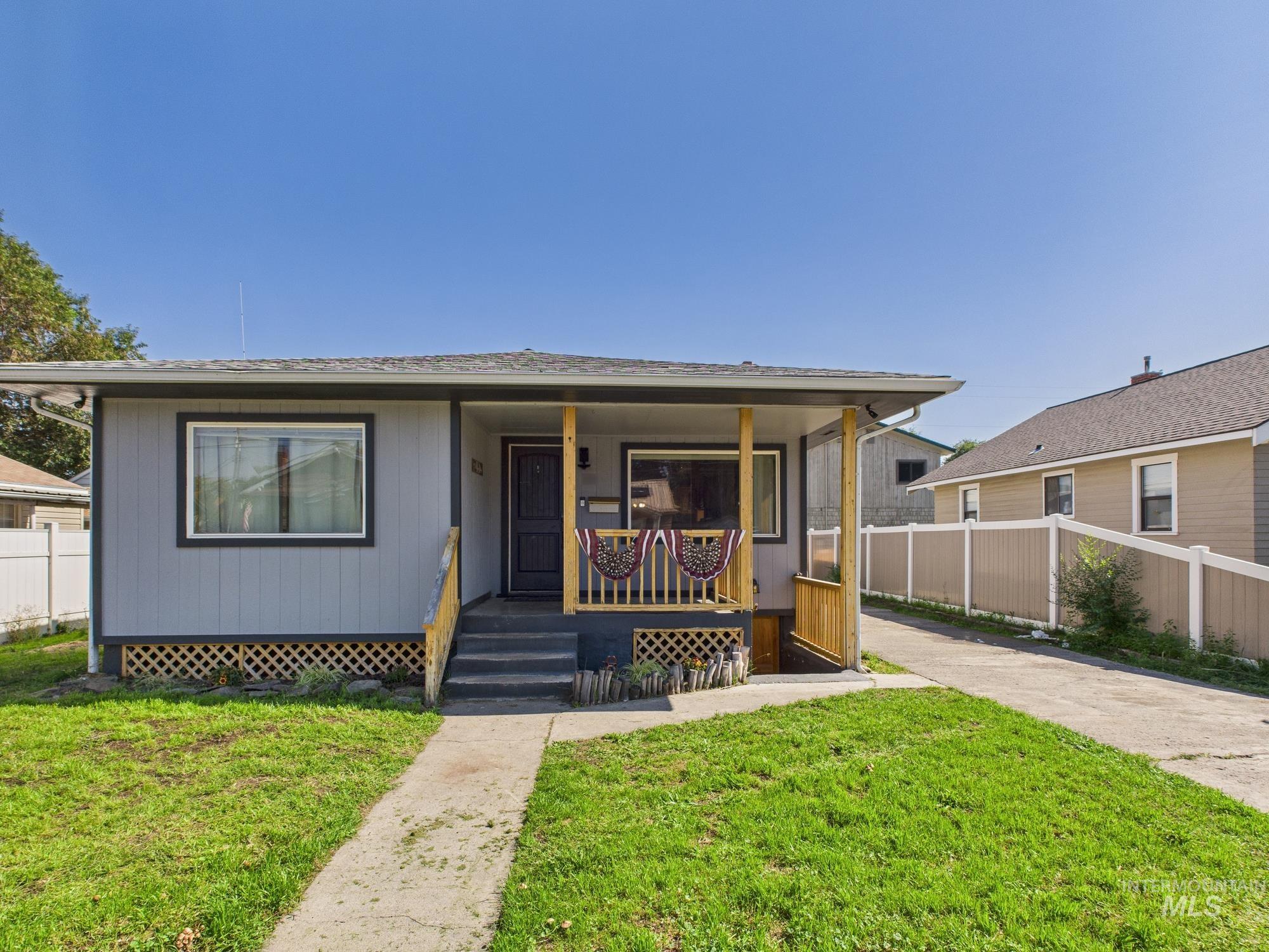 705 12th Street, Clarkston, Washington 99403, 4 Bedrooms, 2 Bathrooms, Residential For Sale, Price $325,000,MLS 98961933