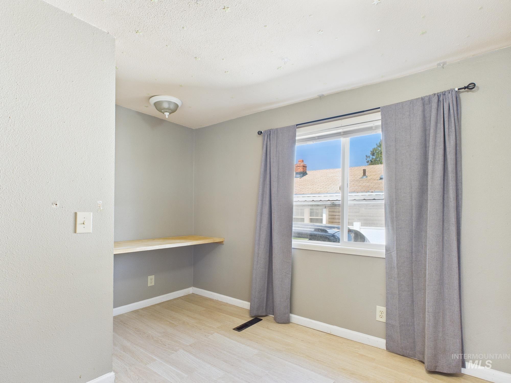 705 12th Street, Clarkston, Washington 99403, 4 Bedrooms, 2 Bathrooms, Residential For Sale, Price $325,000,MLS 98961933