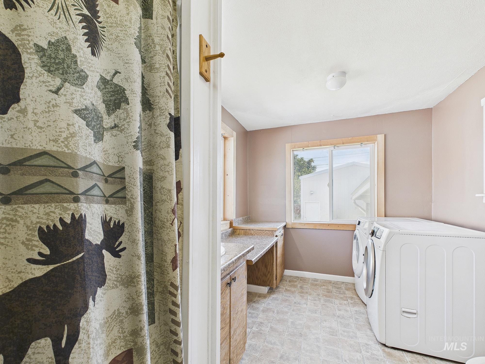 705 12th Street, Clarkston, Washington 99403, 4 Bedrooms, 2 Bathrooms, Residential For Sale, Price $325,000,MLS 98961933